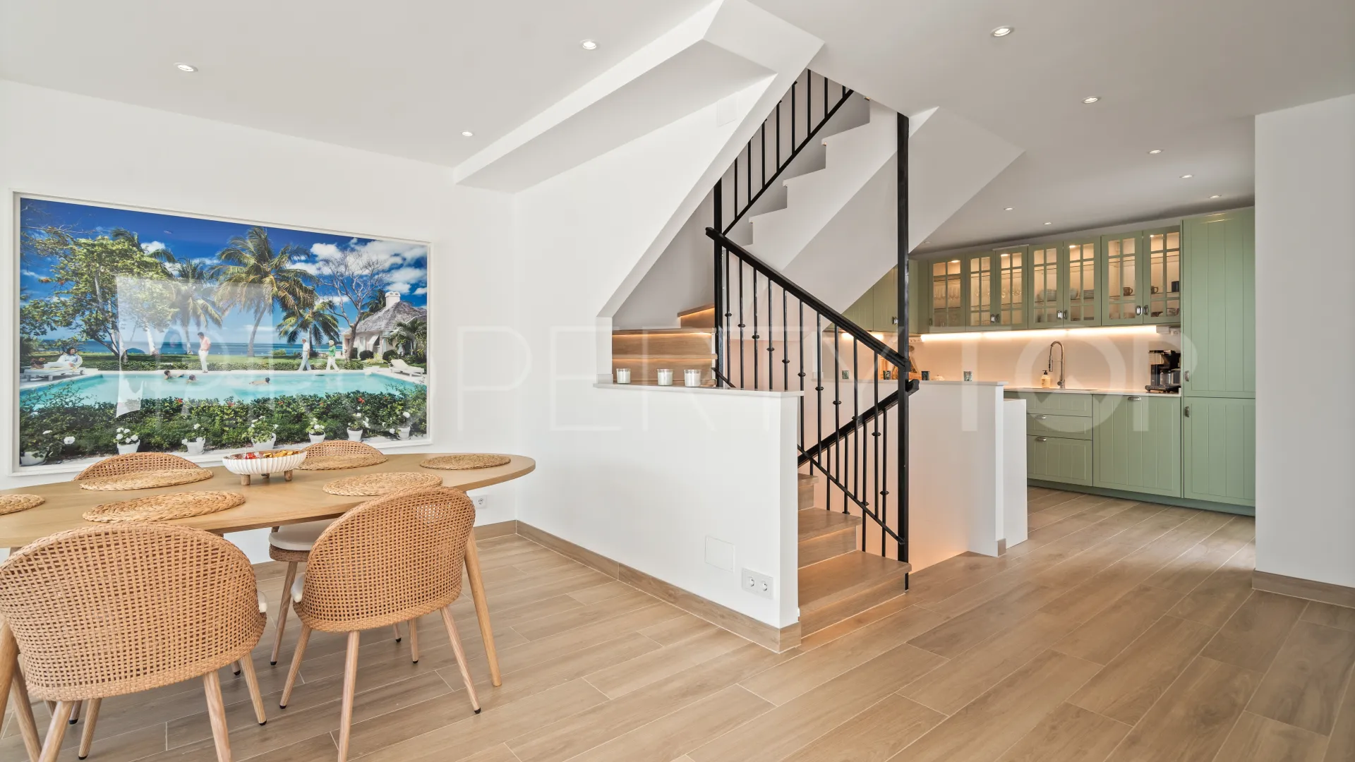 For sale town house in San Pedro Playa with 4 bedrooms