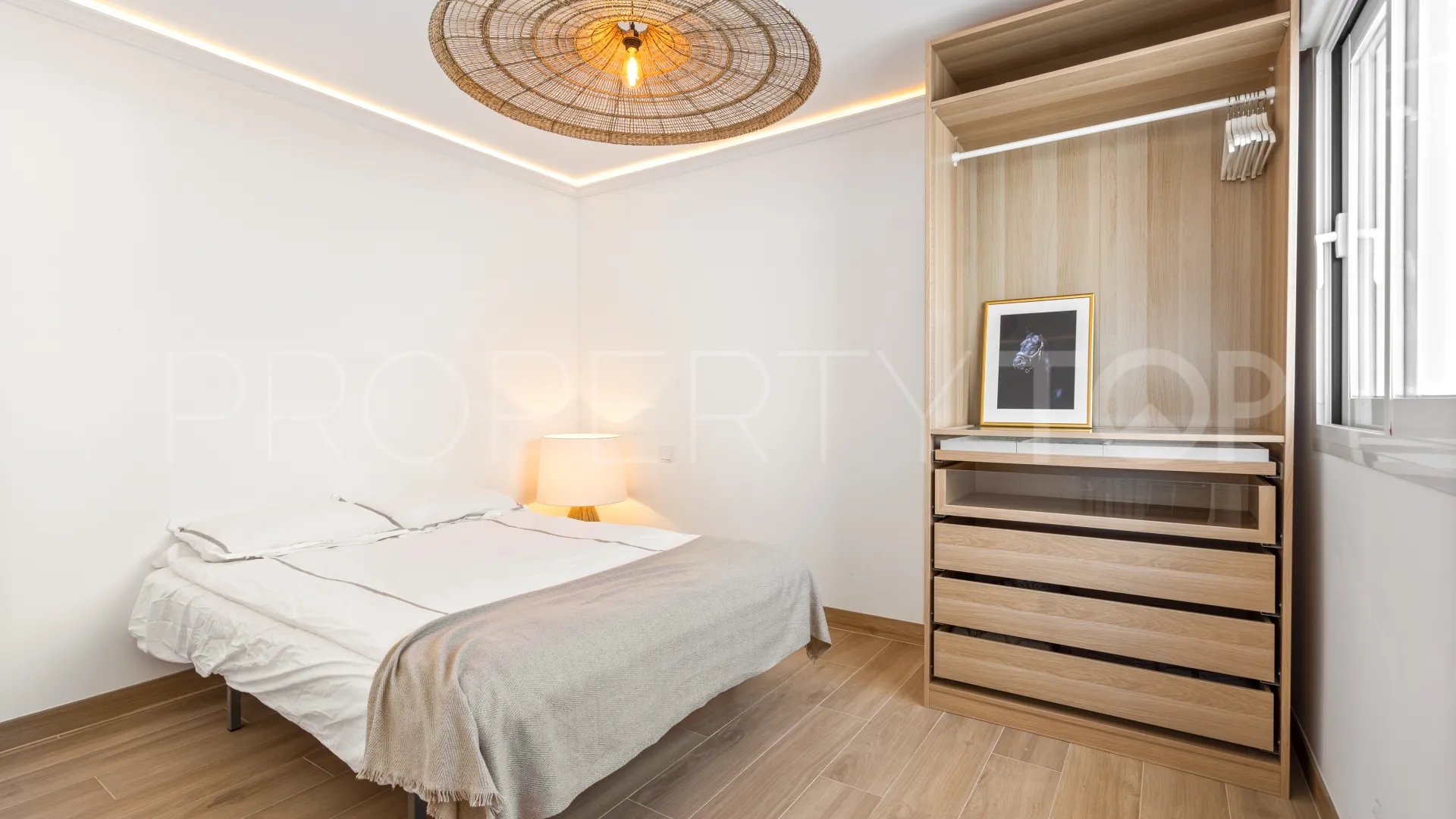 For sale town house in San Pedro Playa with 4 bedrooms