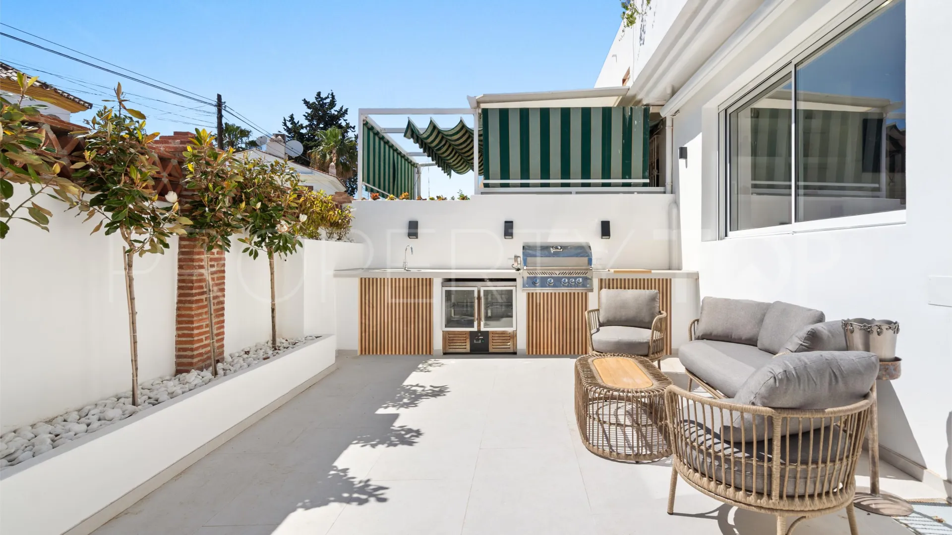 For sale town house in San Pedro Playa with 4 bedrooms