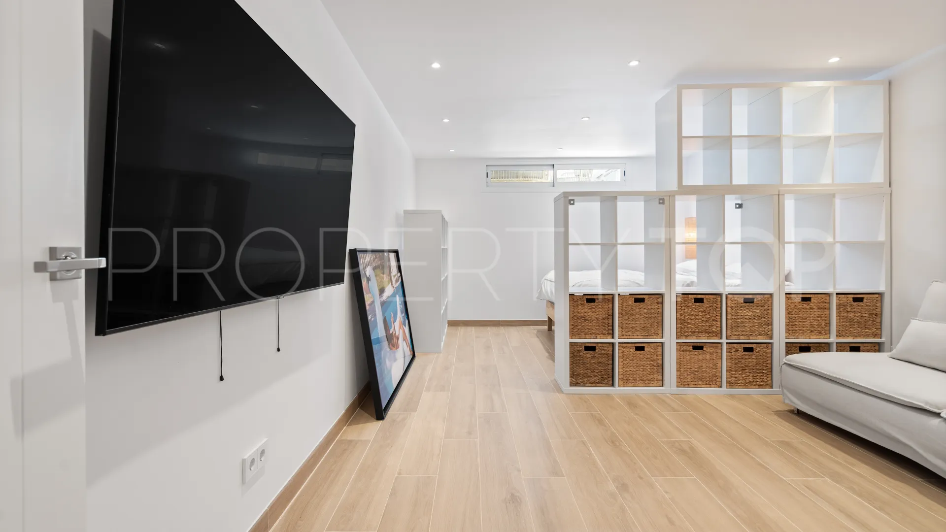 For sale town house in San Pedro Playa with 4 bedrooms