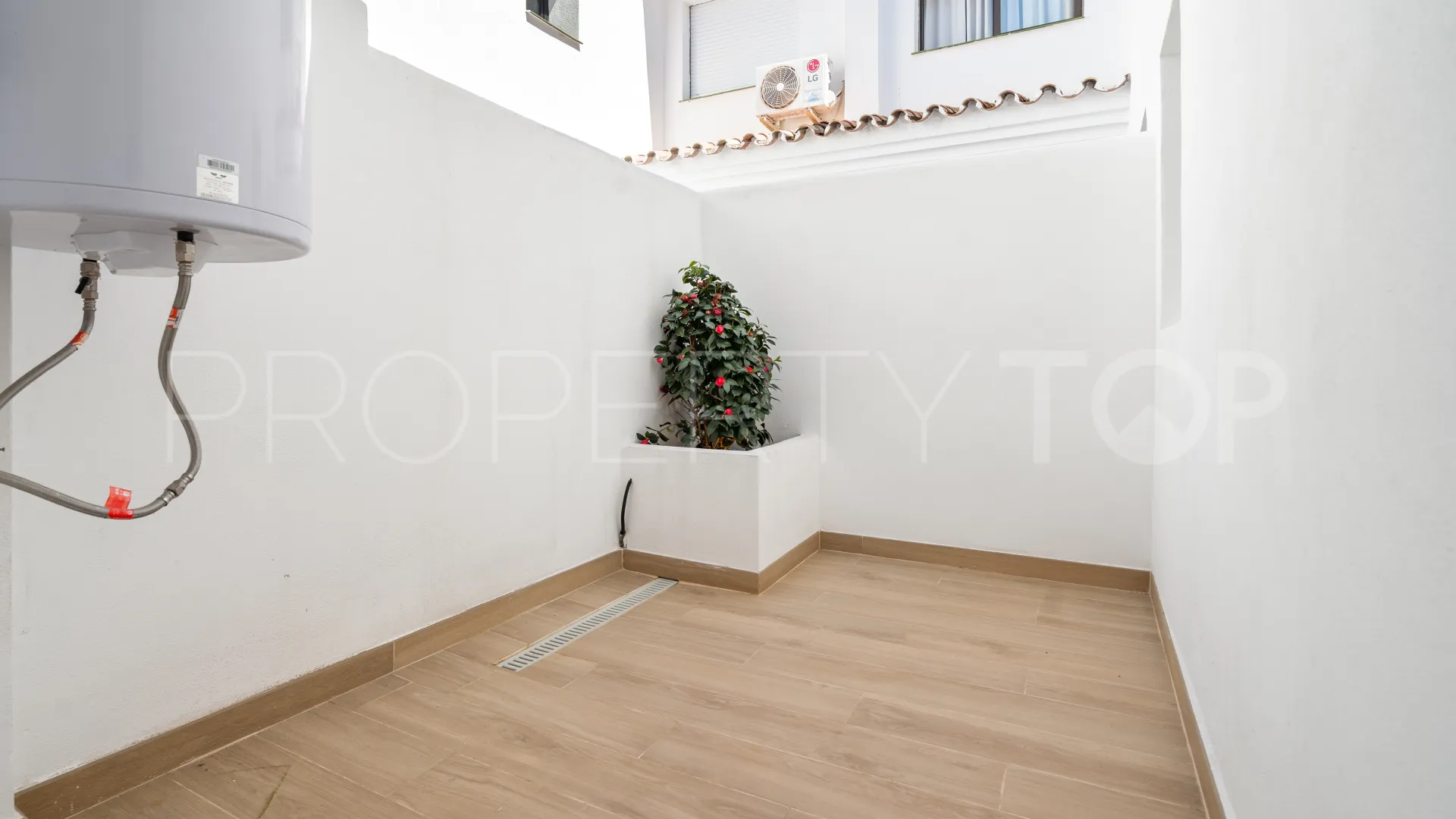 For sale town house in San Pedro Playa with 4 bedrooms