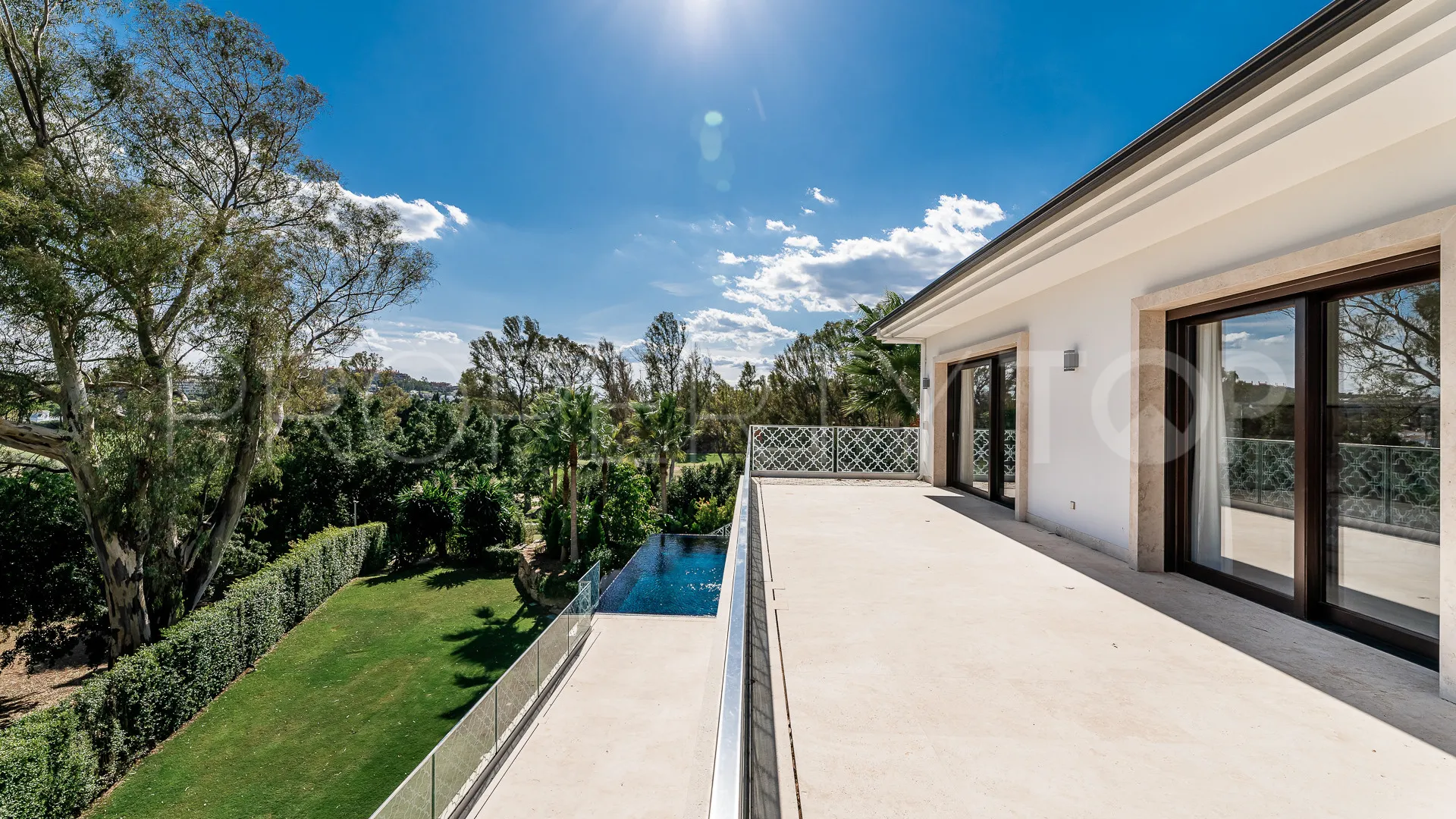 Villa de 5 dormitorios en venta en Los Naranjos