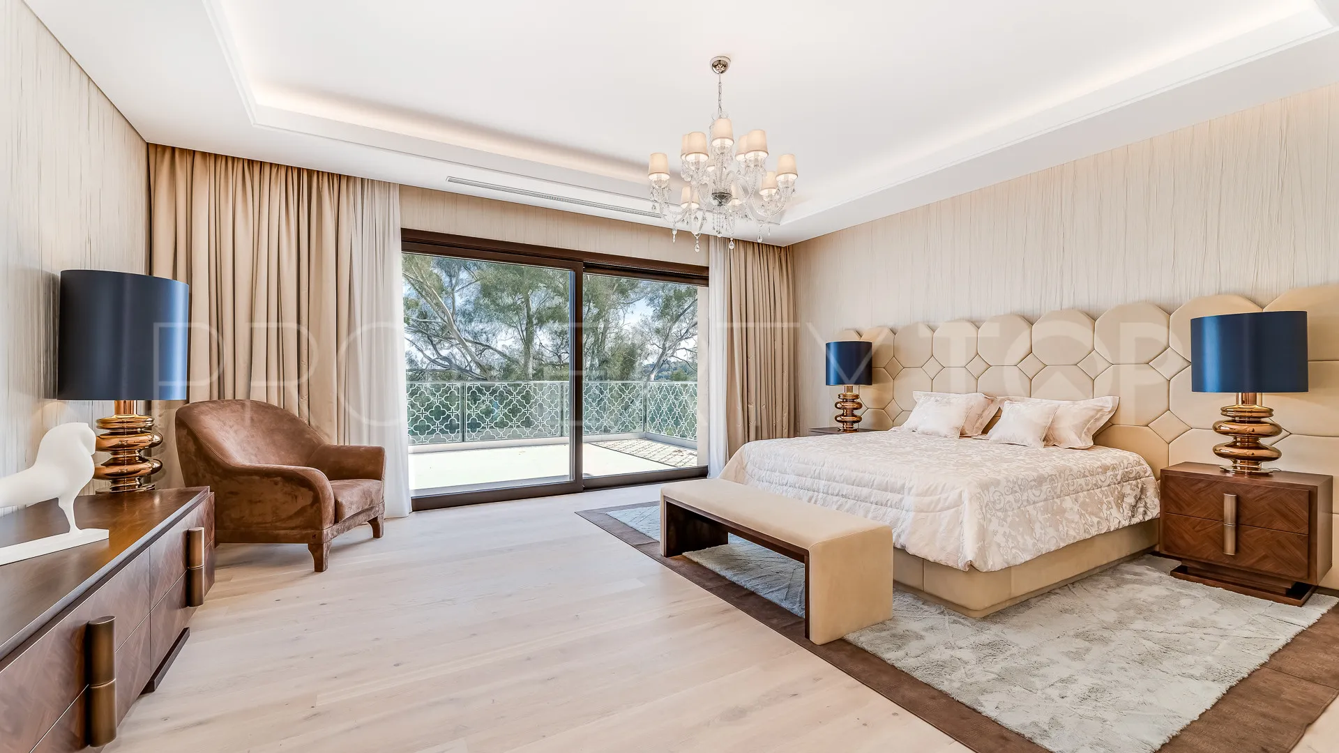 Villa de 5 dormitorios en venta en Los Naranjos