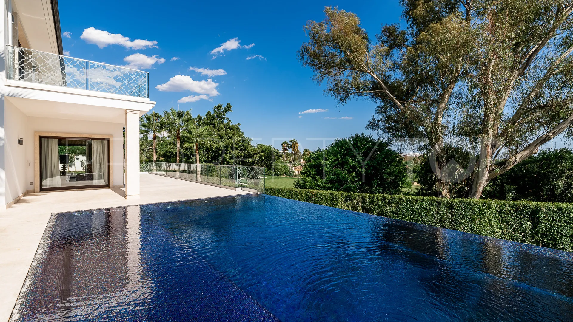 Villa de 5 dormitorios en venta en Los Naranjos