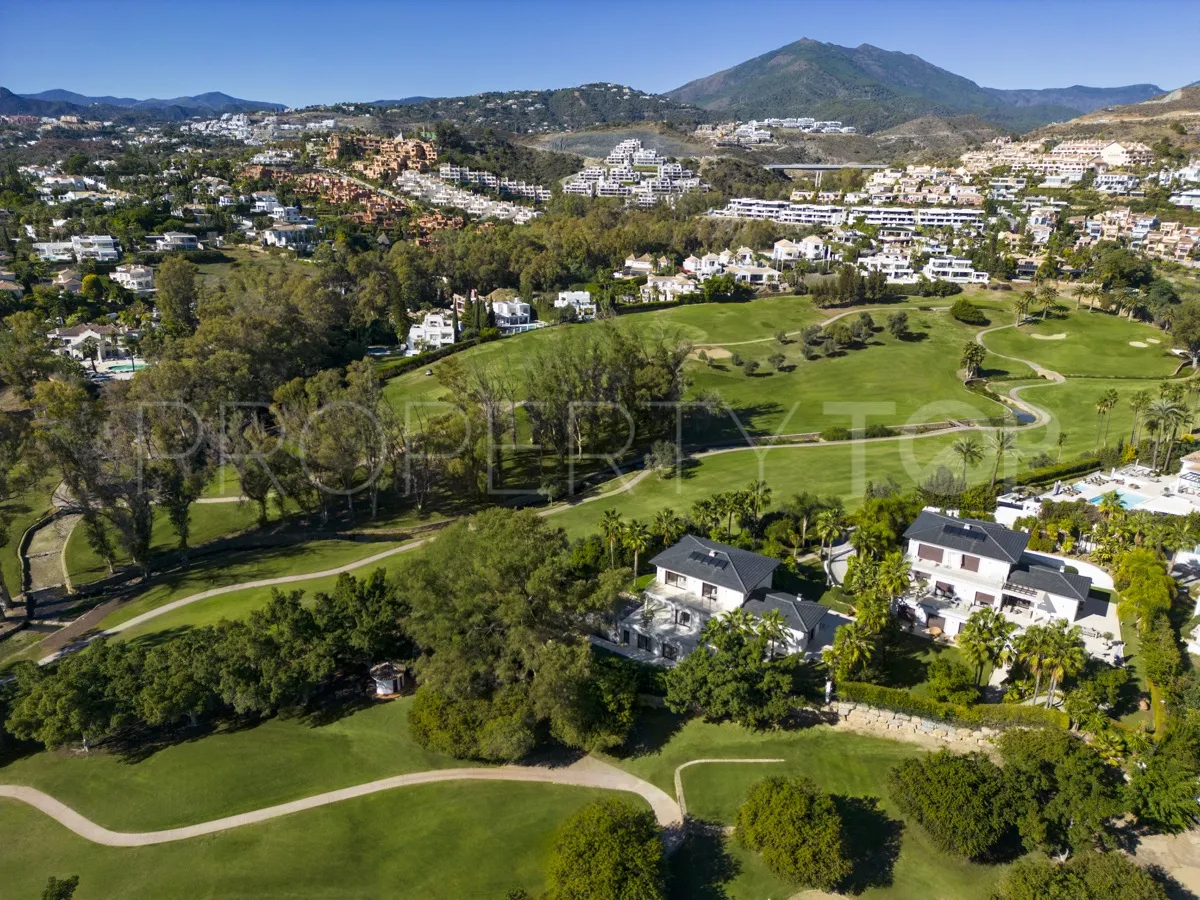 Villa de 5 dormitorios en venta en Los Naranjos