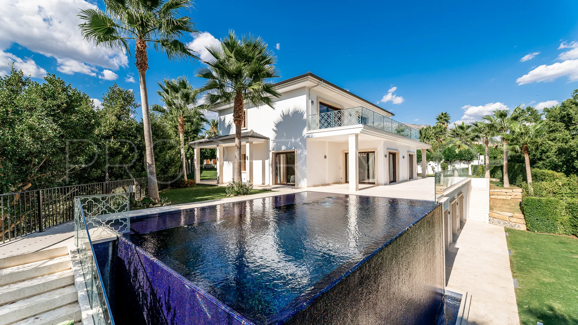 Villa de 5 dormitorios en venta en Los Naranjos