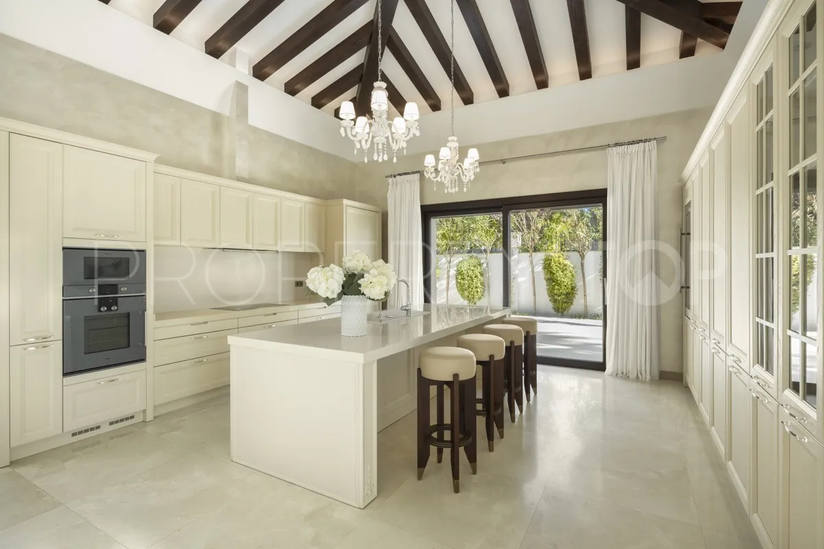 Villa de 5 dormitorios en venta en Los Naranjos