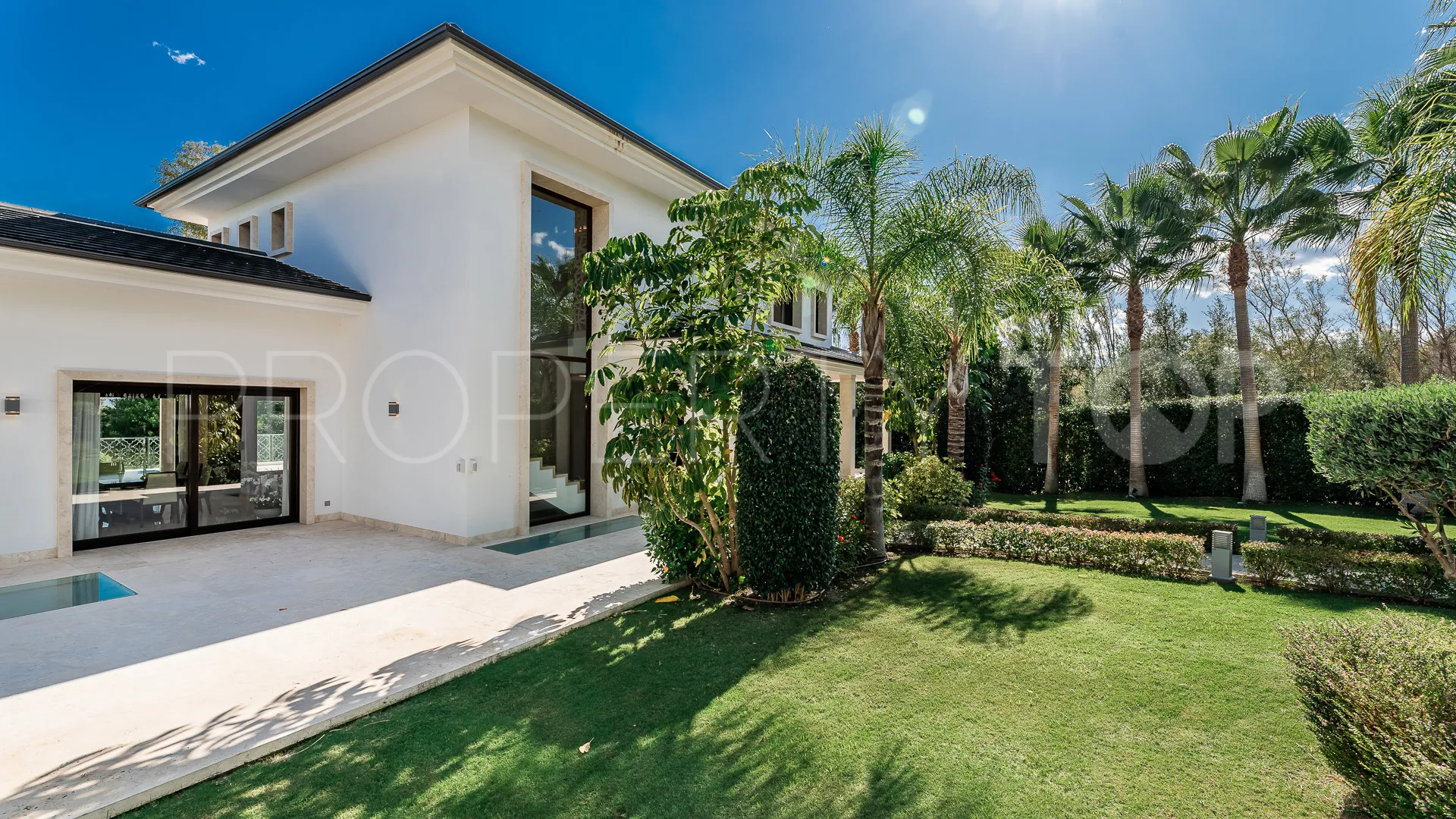 Villa de 5 dormitorios en venta en Los Naranjos