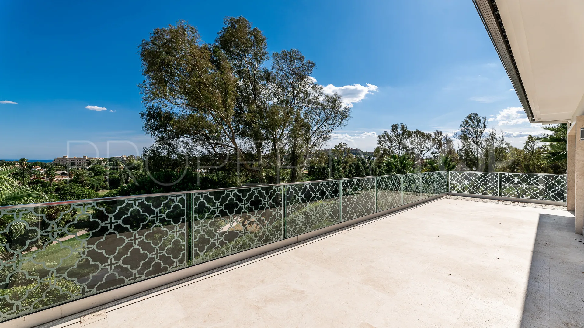 Villa de 5 dormitorios en venta en Los Naranjos