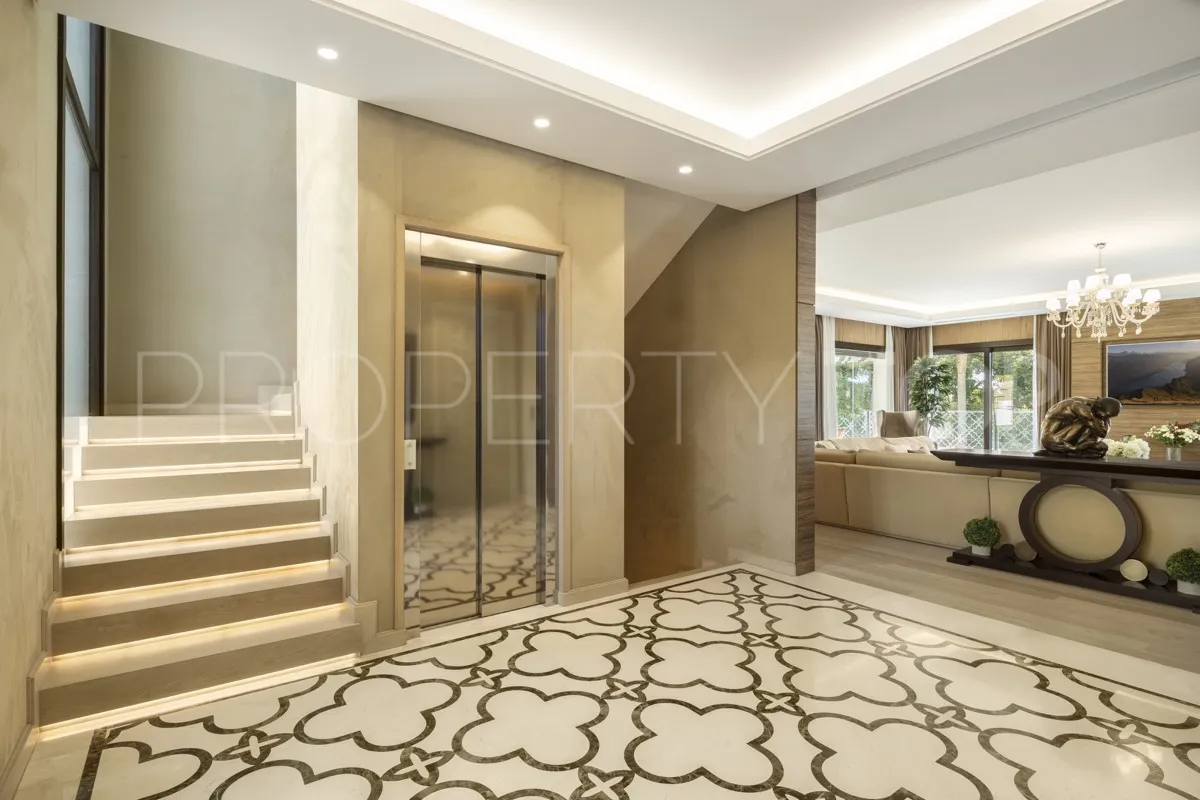 Villa de 5 dormitorios en venta en Los Naranjos