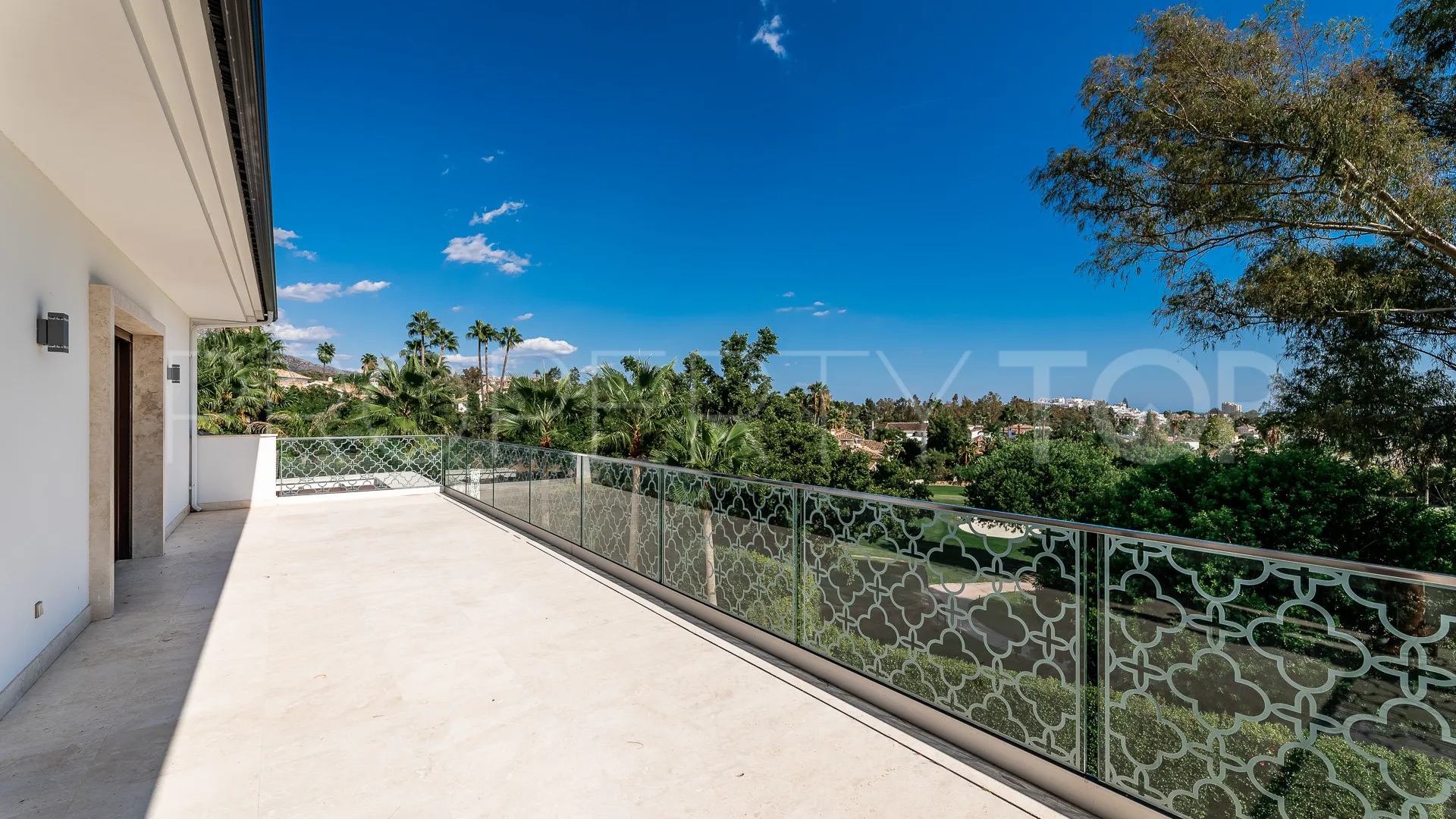 Villa de 5 dormitorios en venta en Los Naranjos
