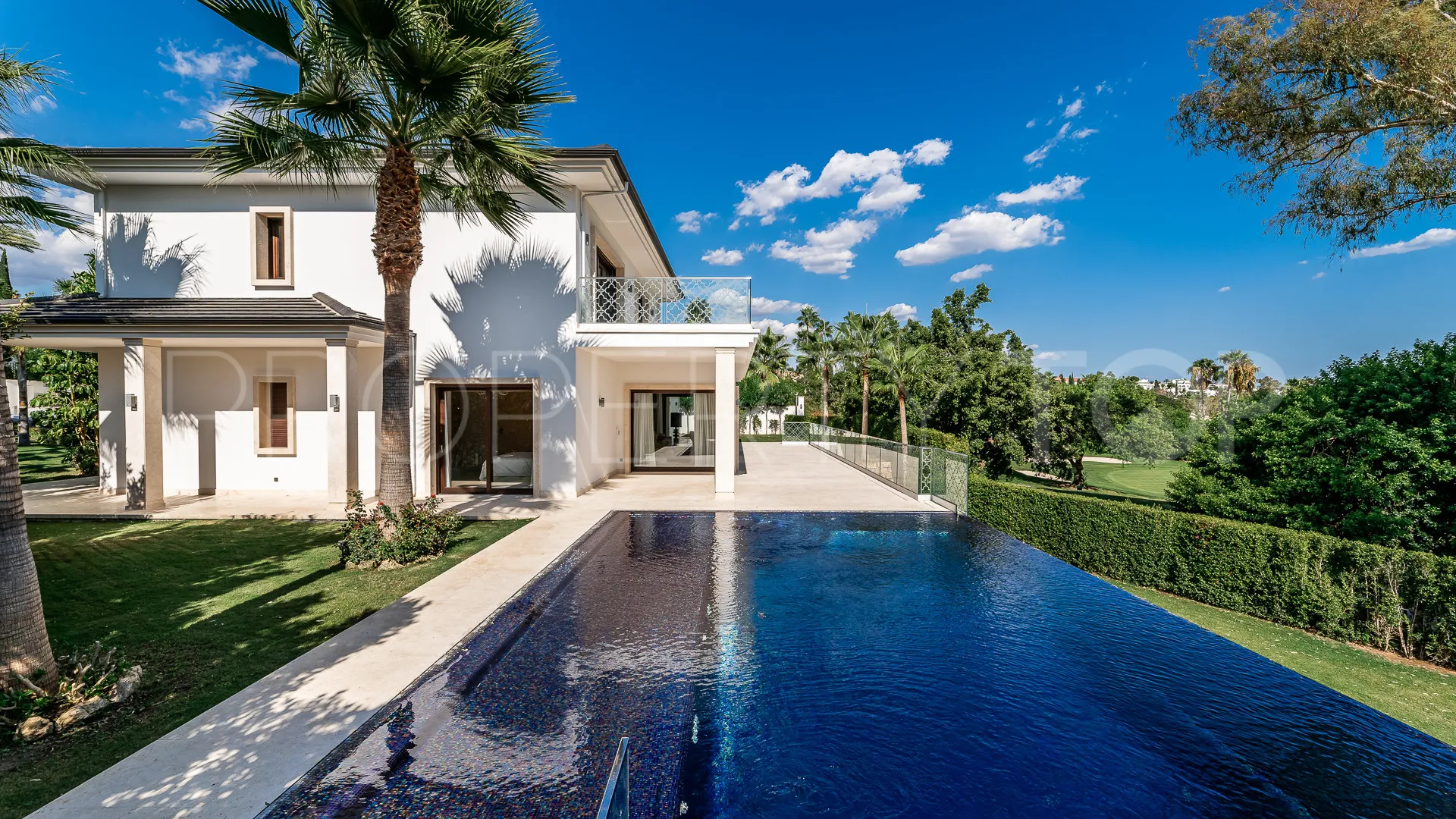Villa de 5 dormitorios en venta en Los Naranjos