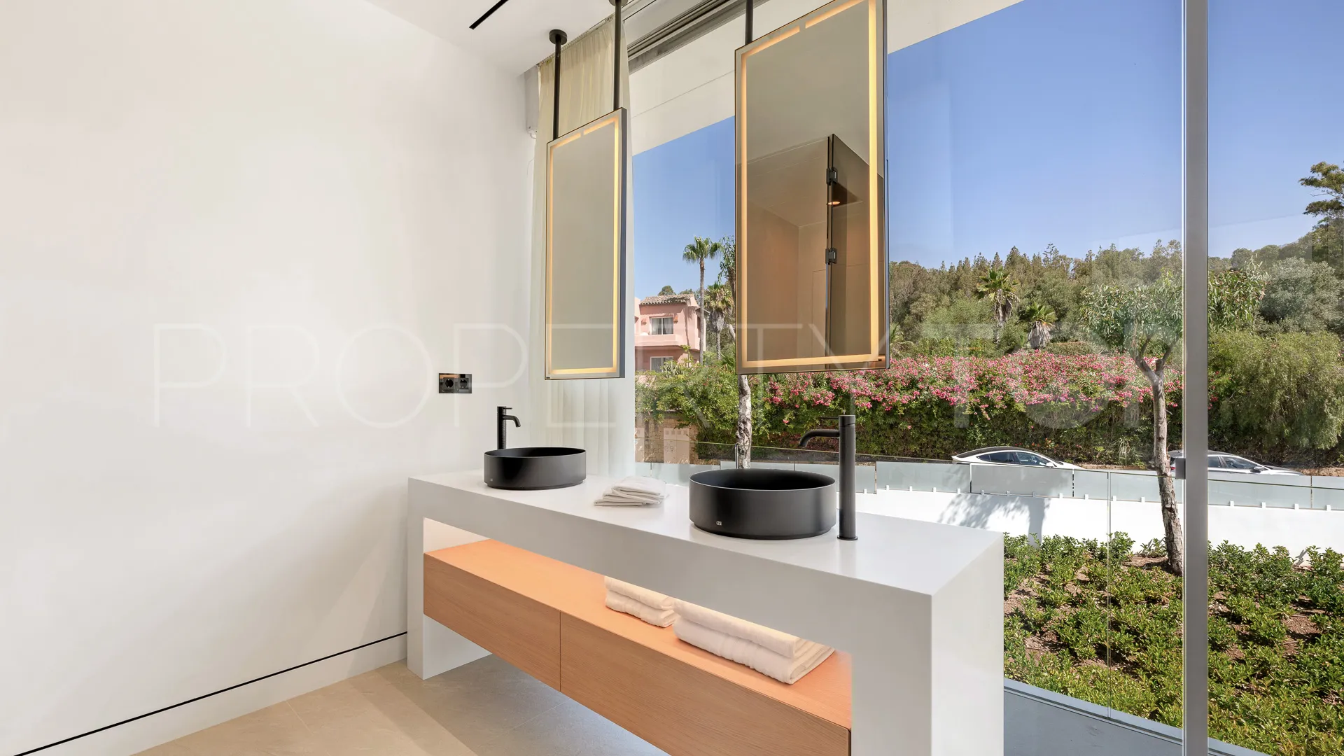 Adosado con 4 dormitorios en venta en Marbella Golden Mile