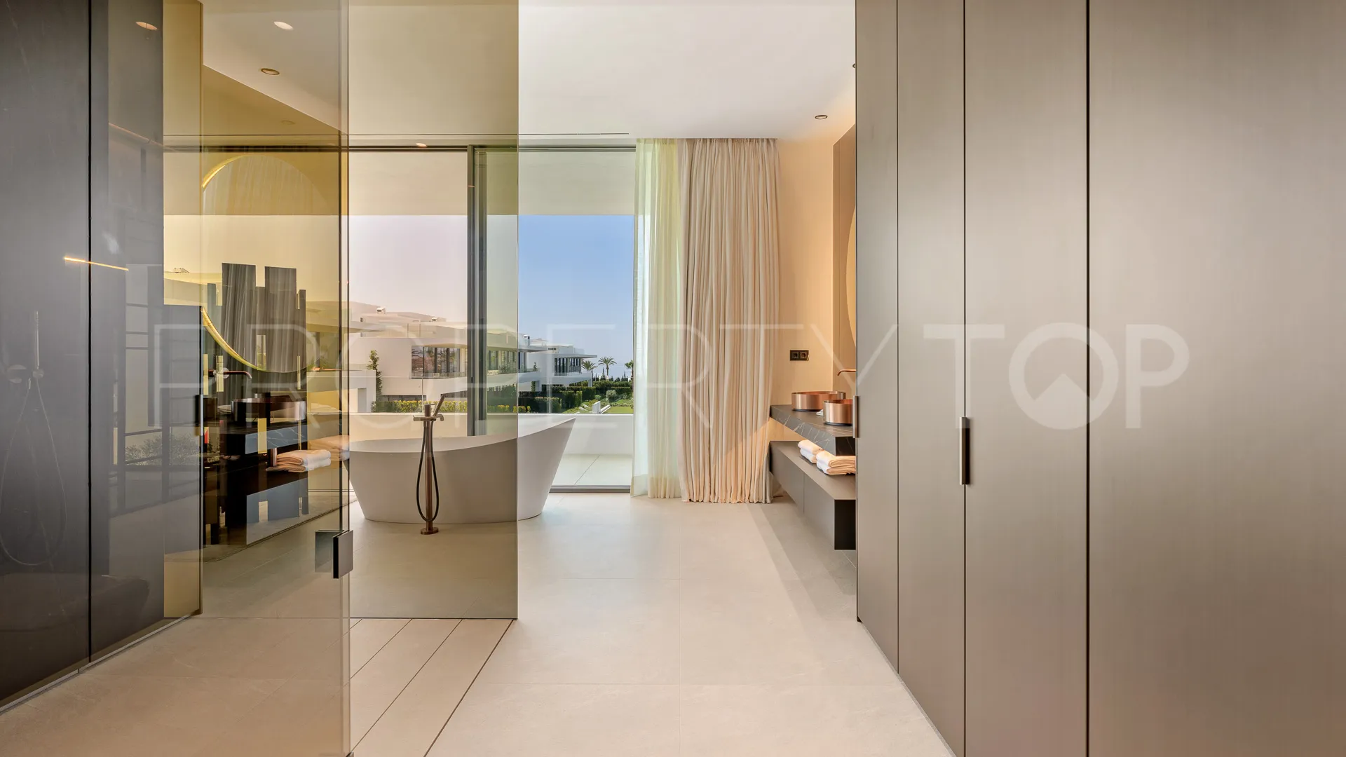 Adosado con 4 dormitorios en venta en Marbella Golden Mile