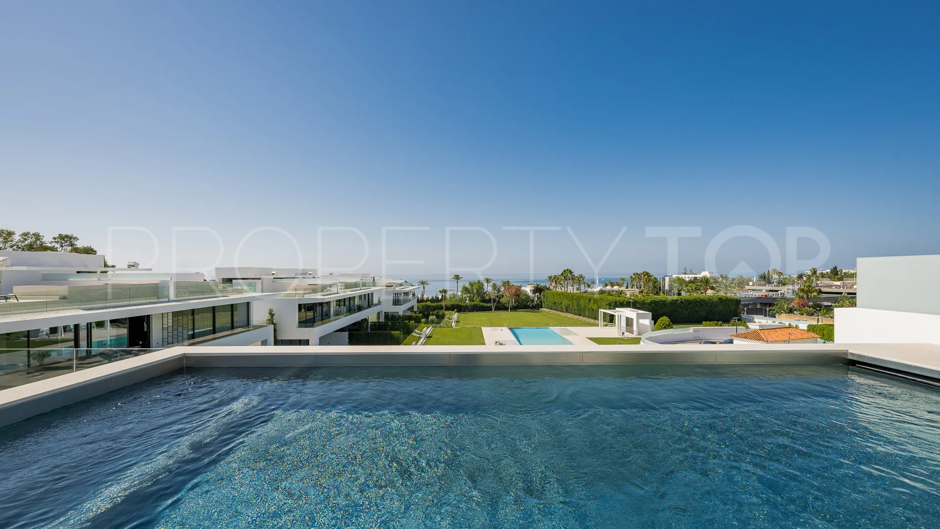 Adosado con 4 dormitorios en venta en Marbella Golden Mile
