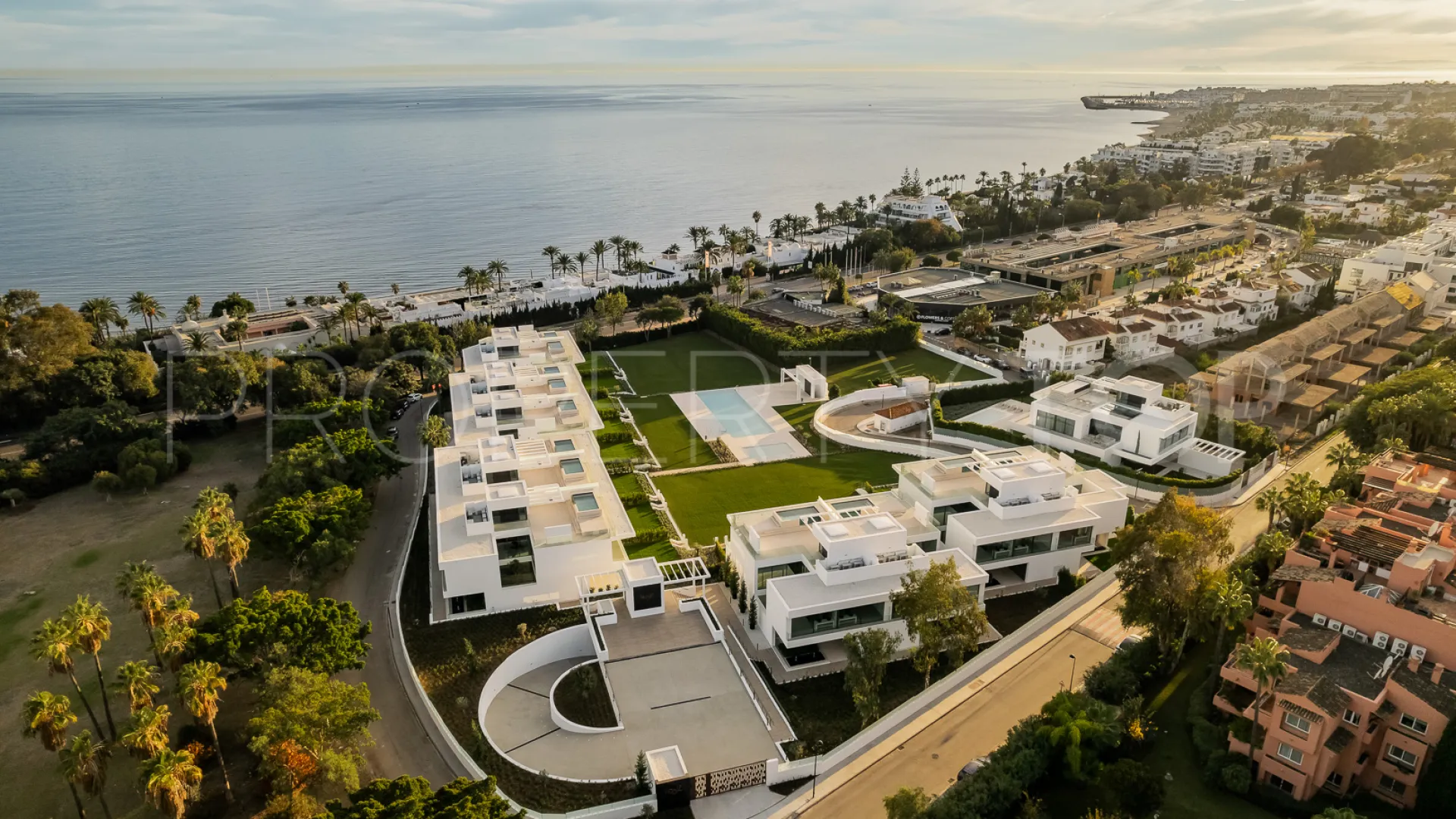Adosado con 4 dormitorios en venta en Marbella Golden Mile