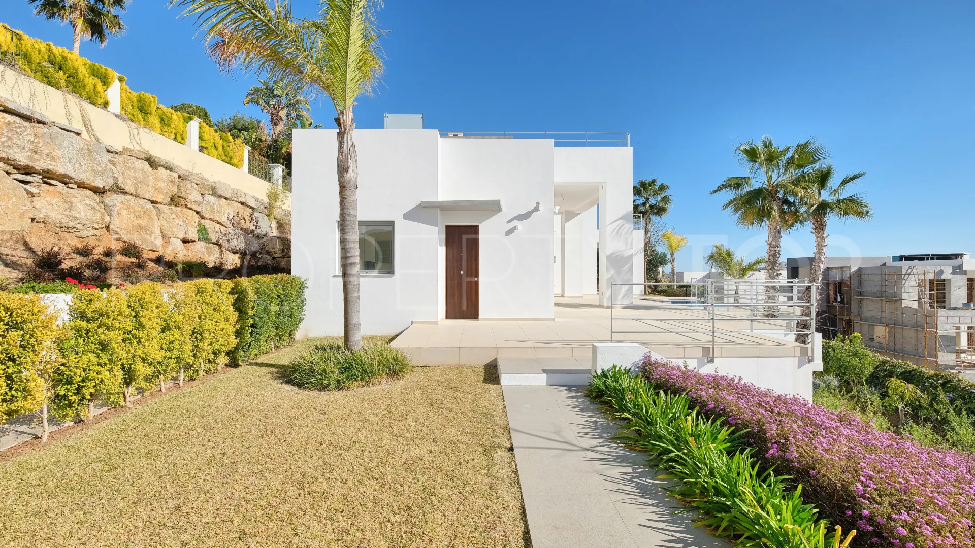 For sale 4 bedrooms chalet in Benahavis