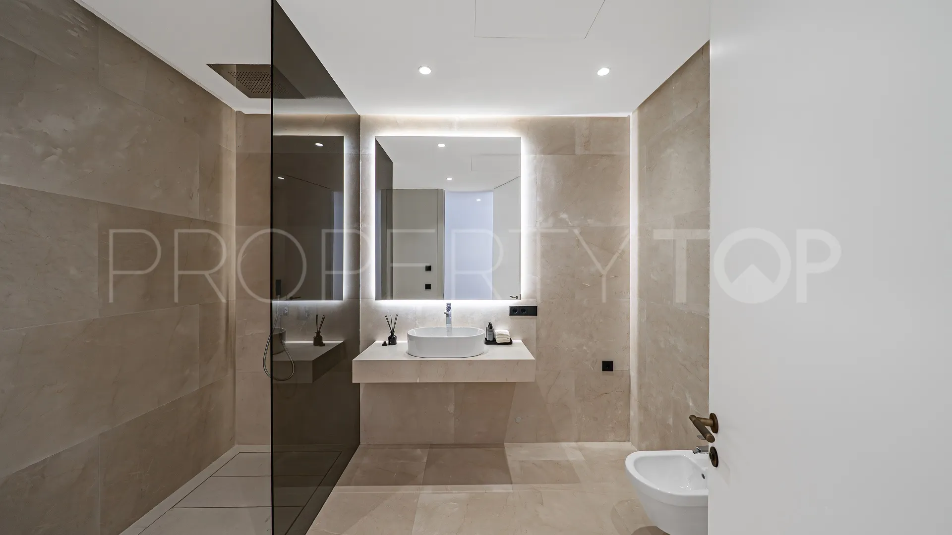 Chalet a la venta en Las Lomas del Marbella Club de 5 dormitorios