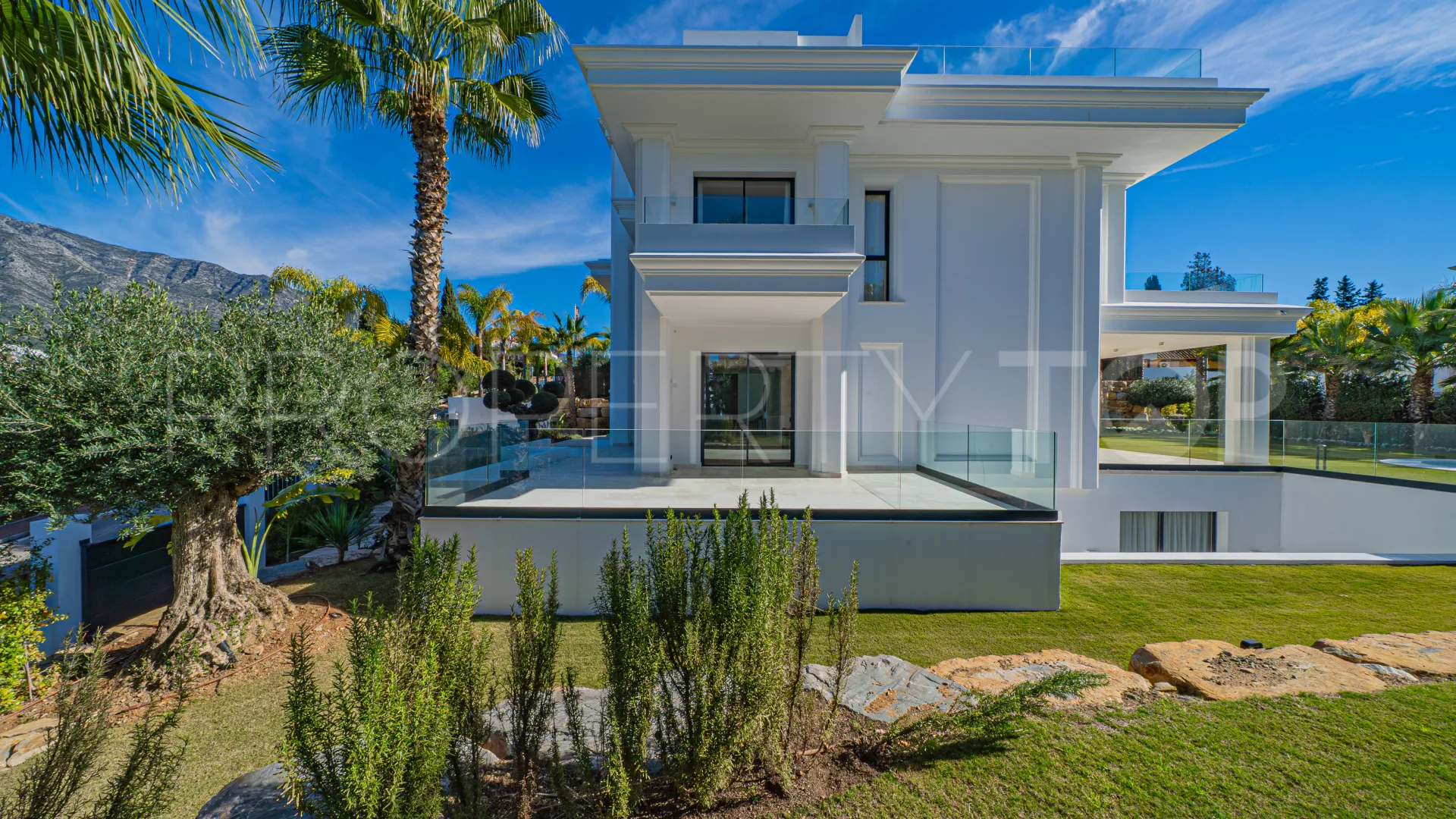 Chalet a la venta en Las Lomas del Marbella Club de 5 dormitorios