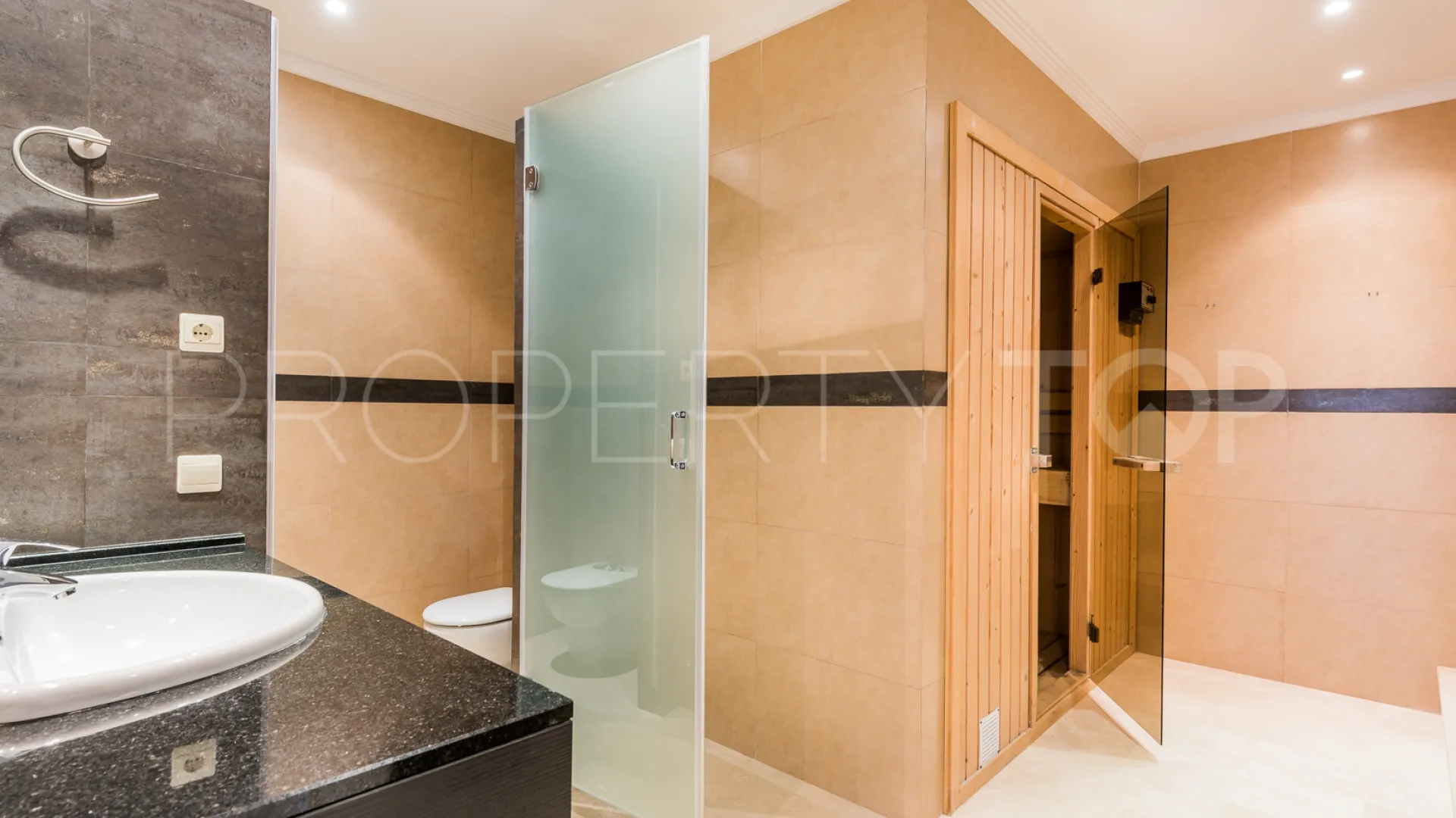 For sale villa in Bahia de Marbella