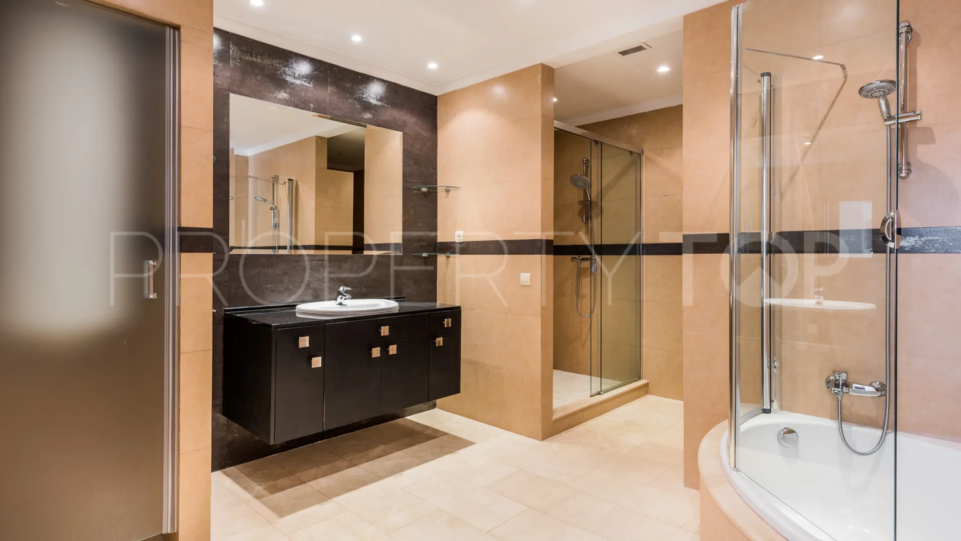 For sale villa in Bahia de Marbella