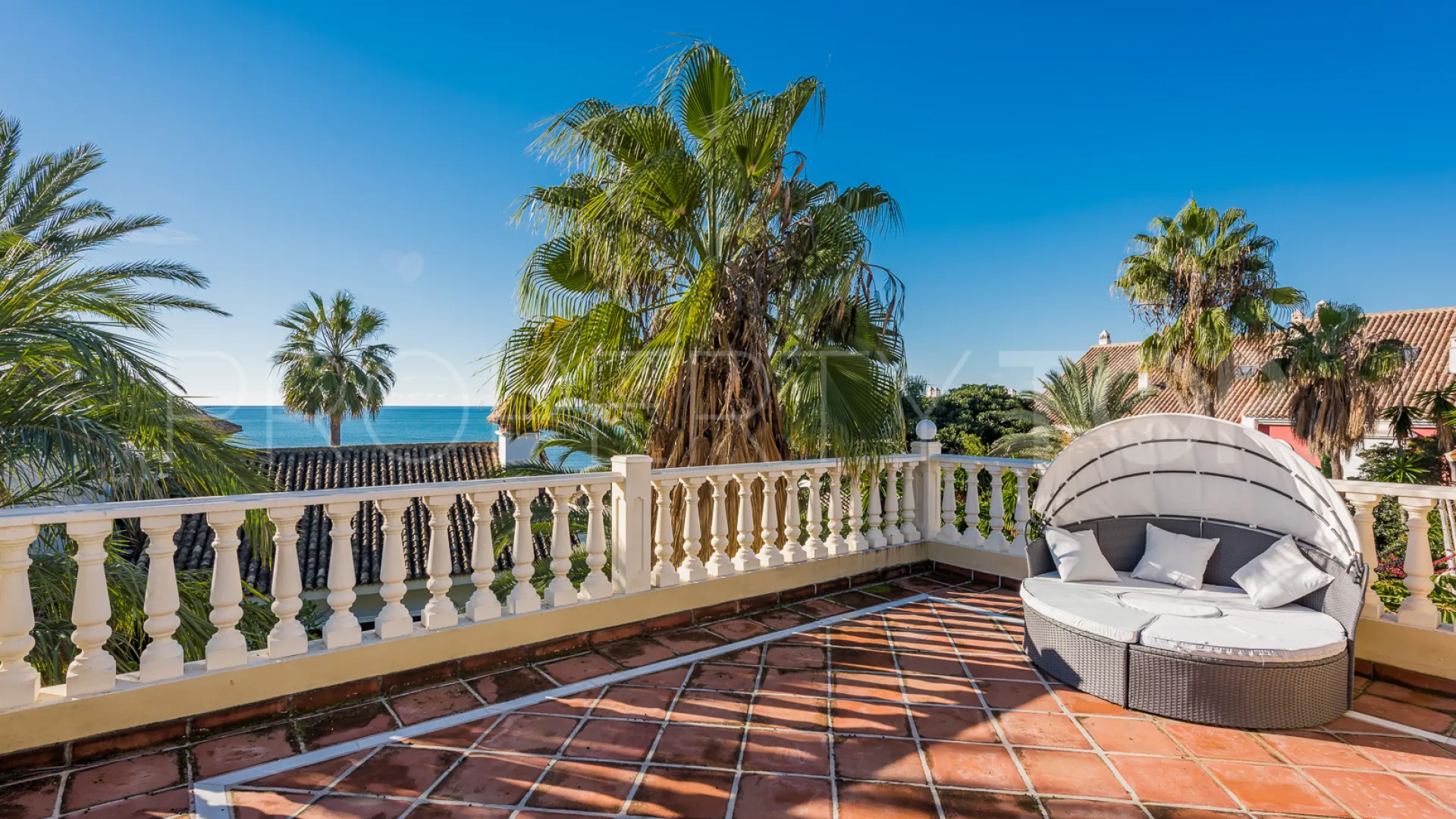 For sale villa in Bahia de Marbella
