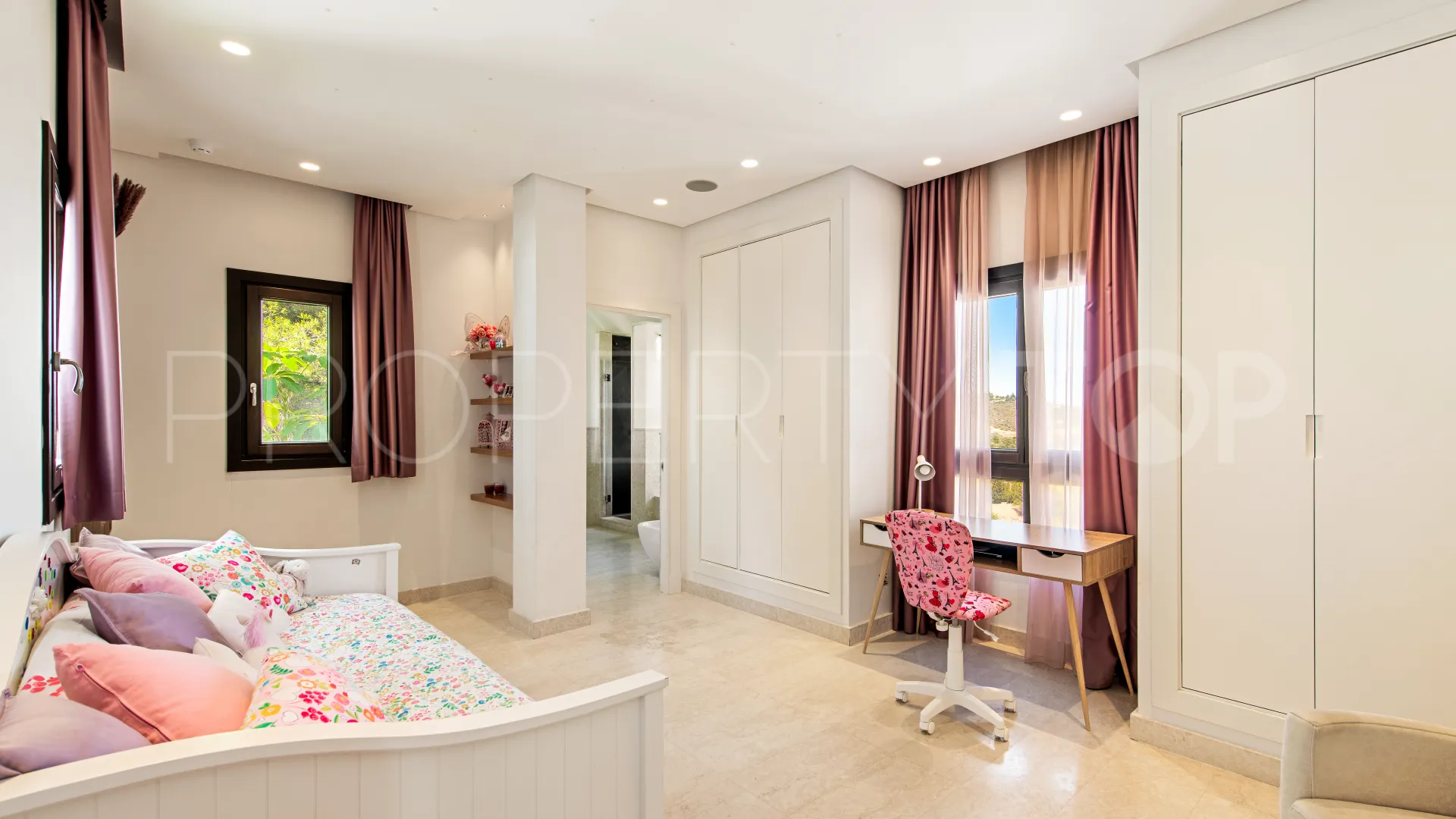 Villa with 5 bedrooms for sale in Los Altos de los Monteros