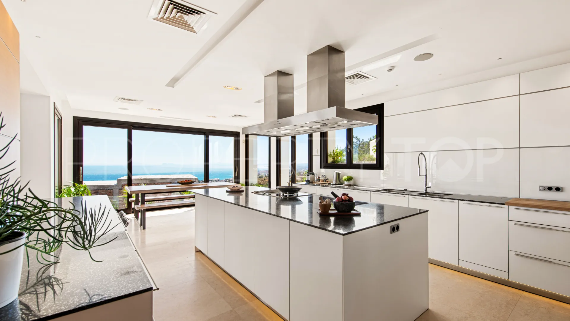 Villa with 5 bedrooms for sale in Los Altos de los Monteros