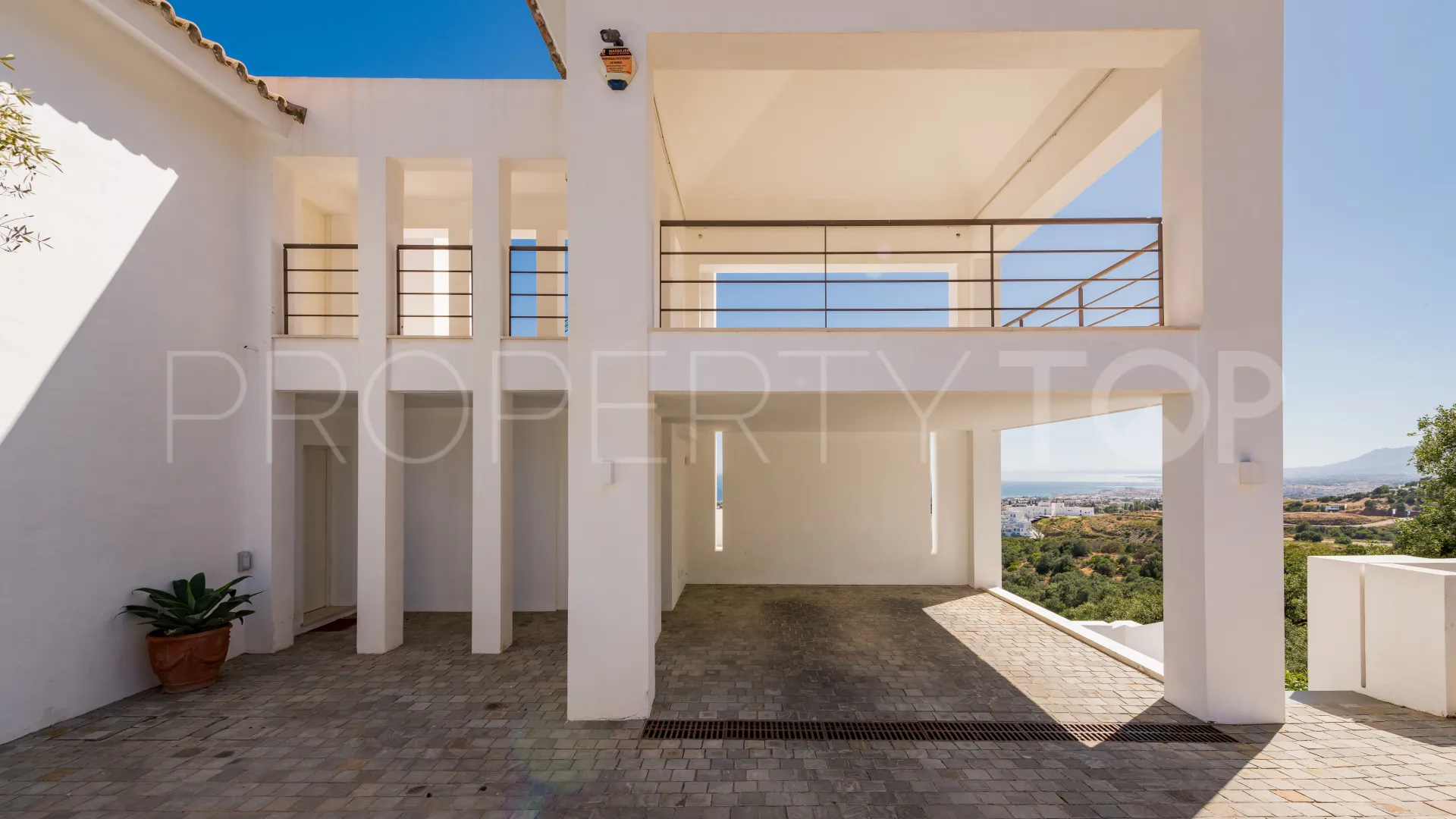 Villa with 5 bedrooms for sale in Los Altos de los Monteros