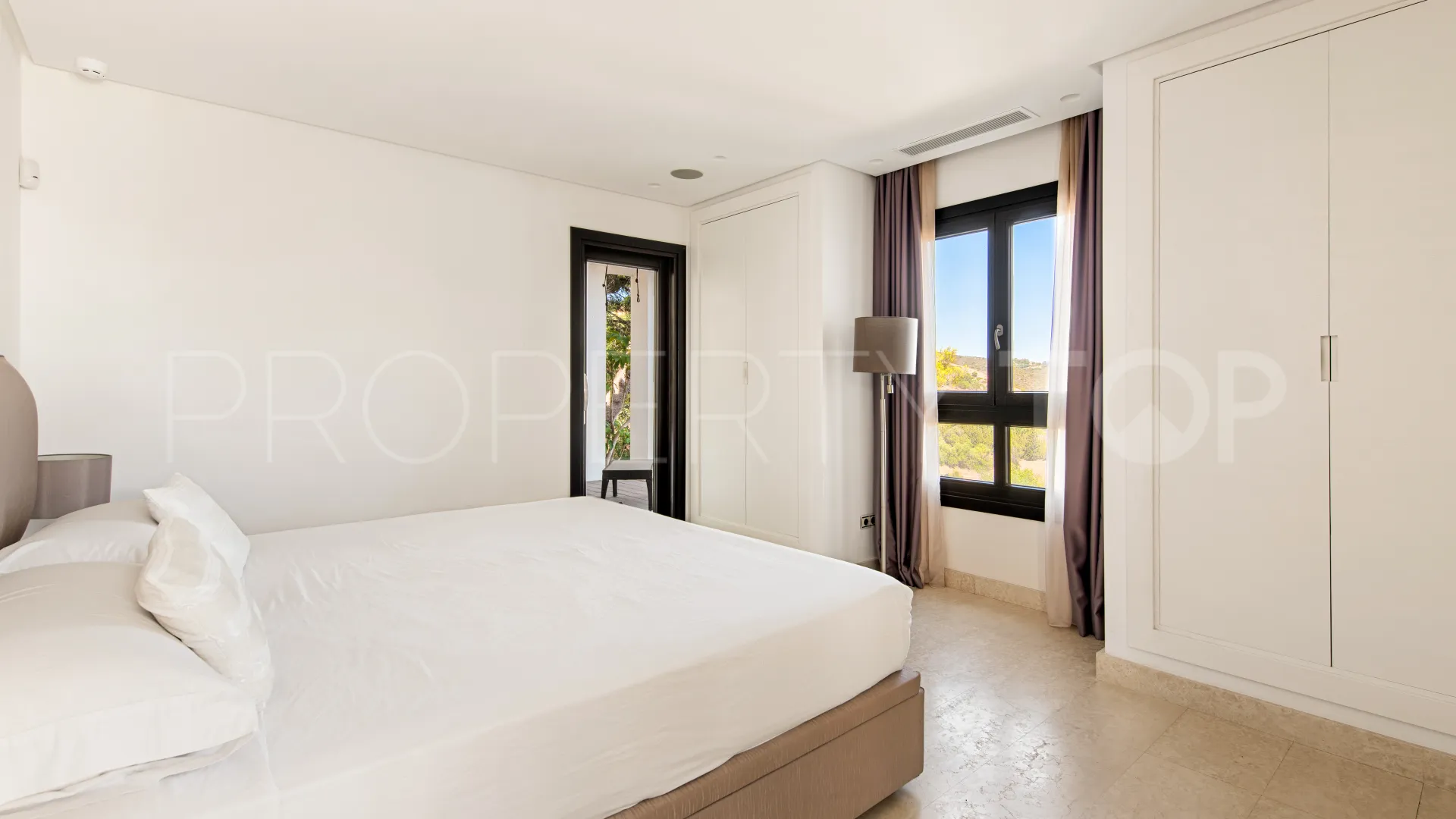 Villa with 5 bedrooms for sale in Los Altos de los Monteros