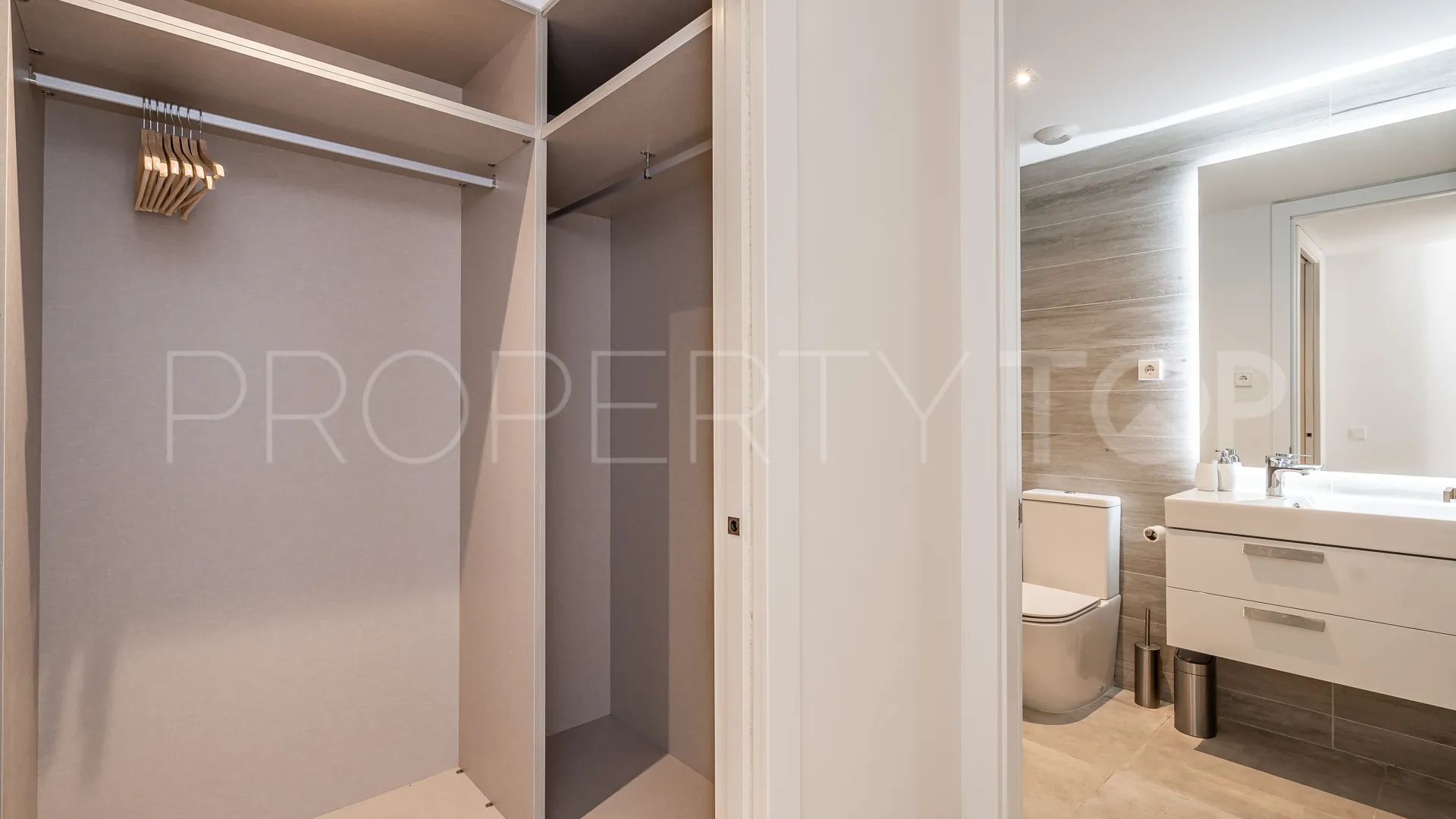 Se vende apartamento en Las Mesas de 2 dormitorios