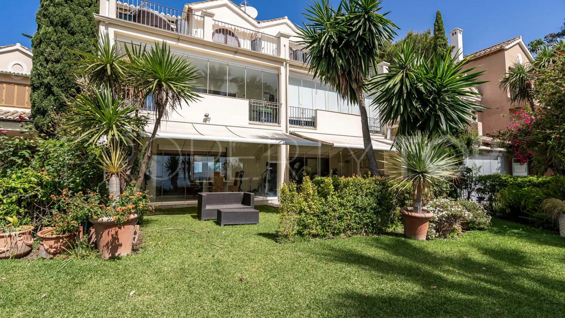 Buy town house in El Velerin with 5 bedrooms