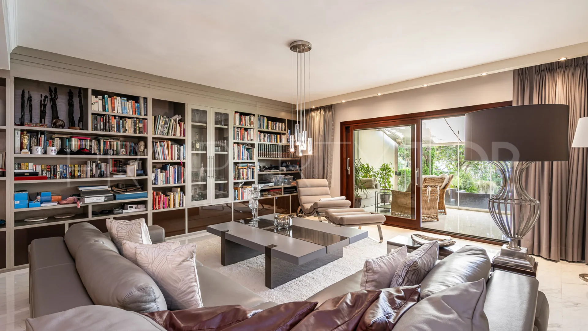Buy town house in El Velerin with 5 bedrooms