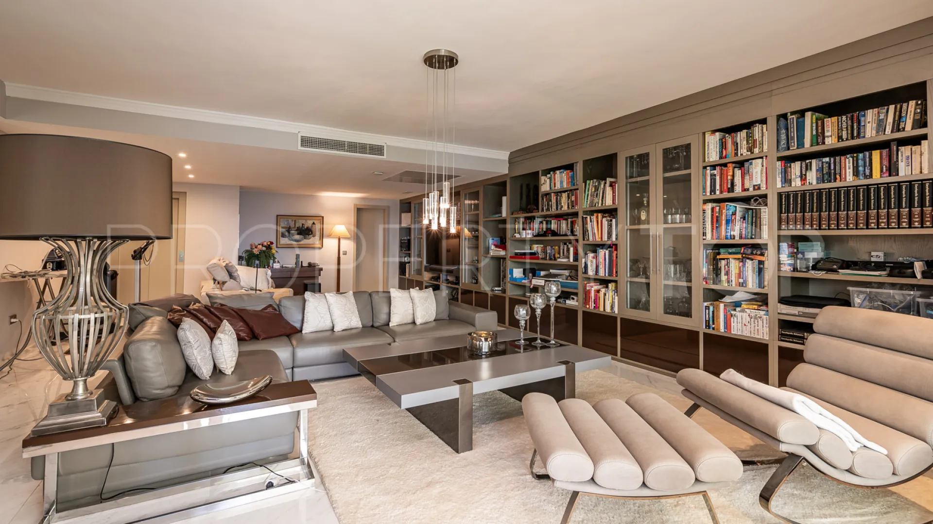 Buy town house in El Velerin with 5 bedrooms