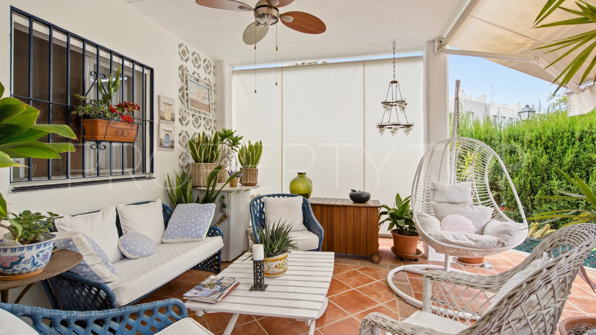 Town house in Sun Hill for sale