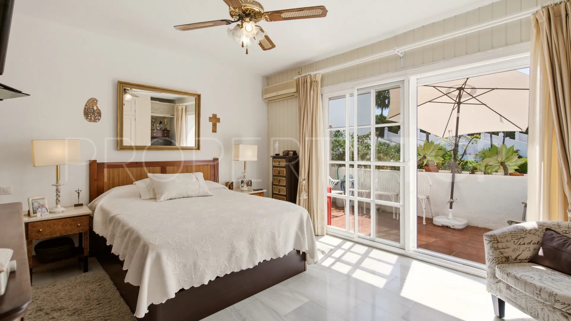 Town house in Sun Hill for sale