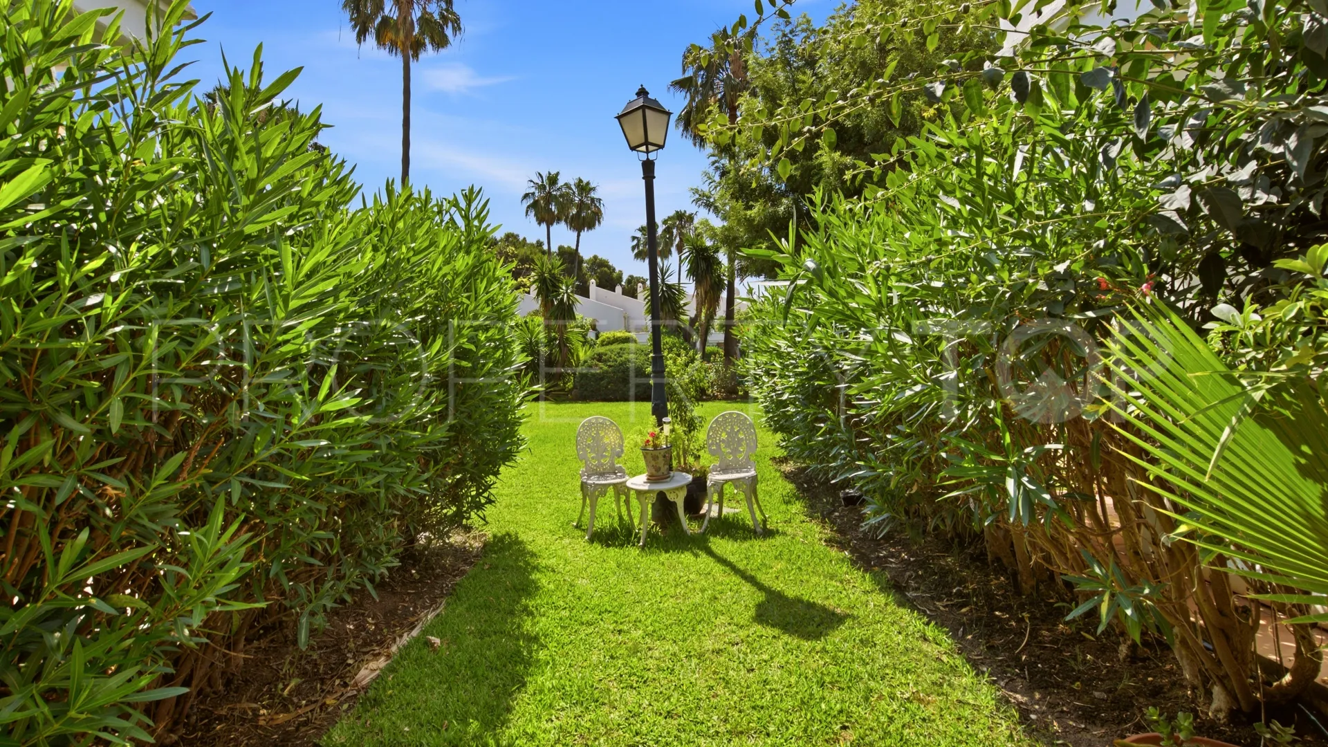 Town house in Sun Hill for sale