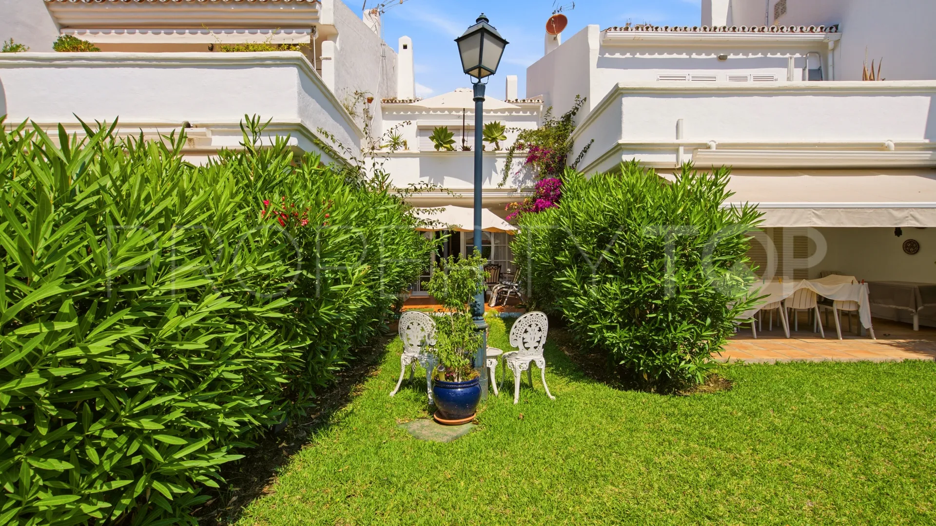 Town house in Sun Hill for sale