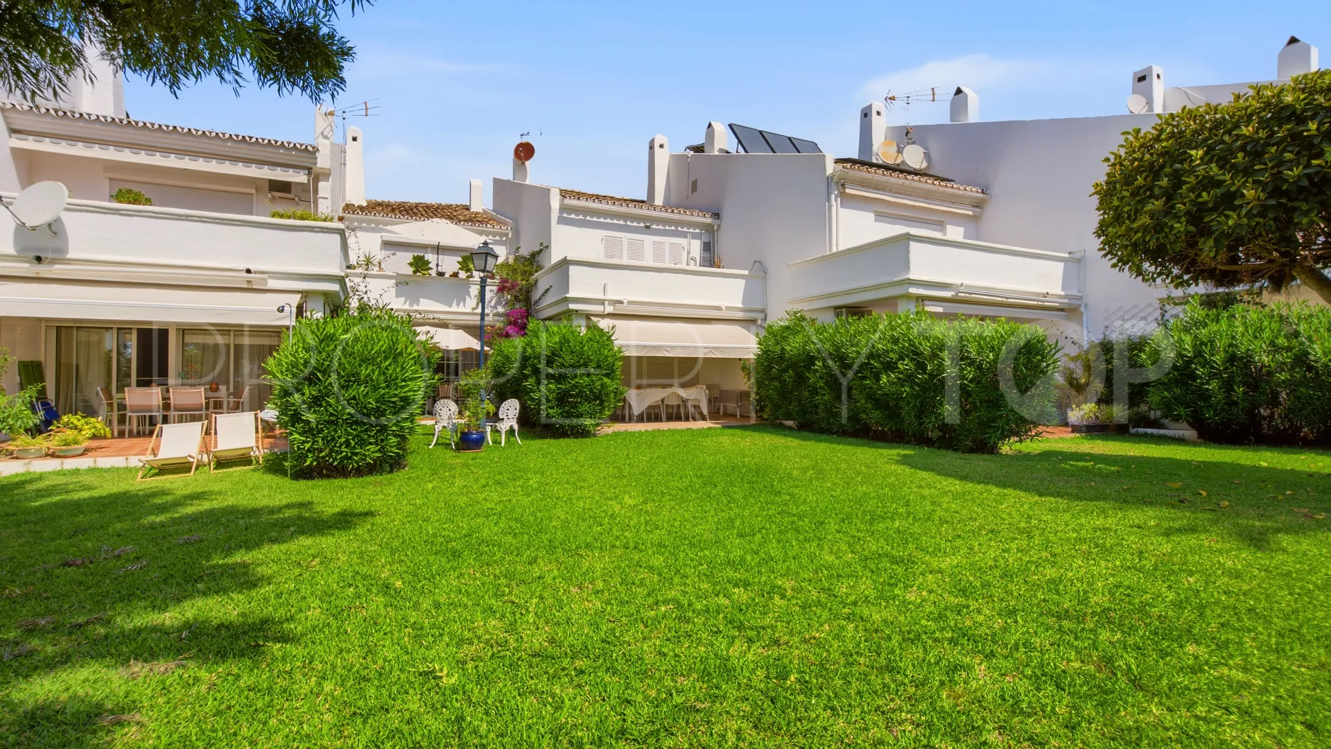 Town house in Sun Hill for sale