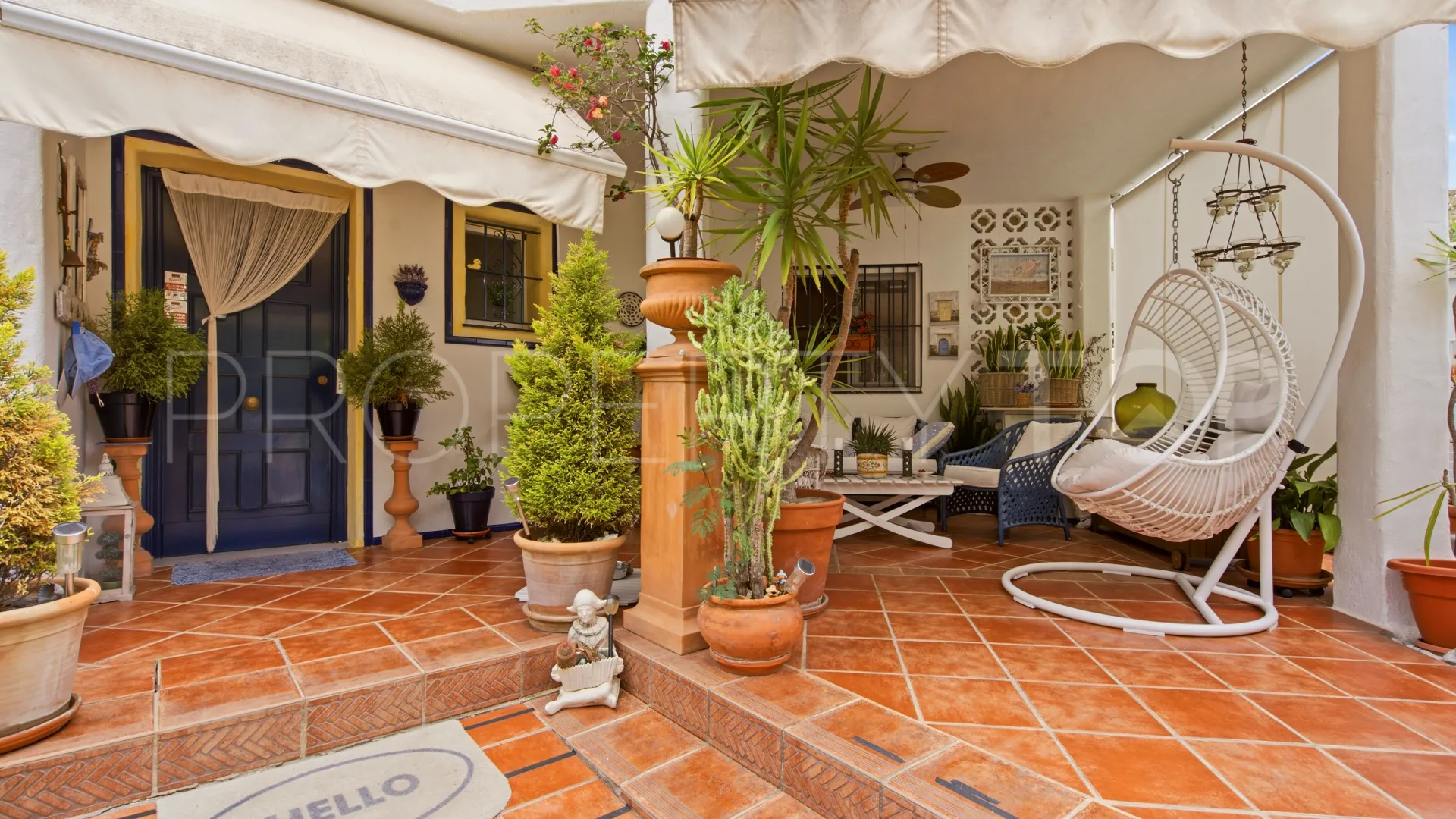 Town house in Sun Hill for sale