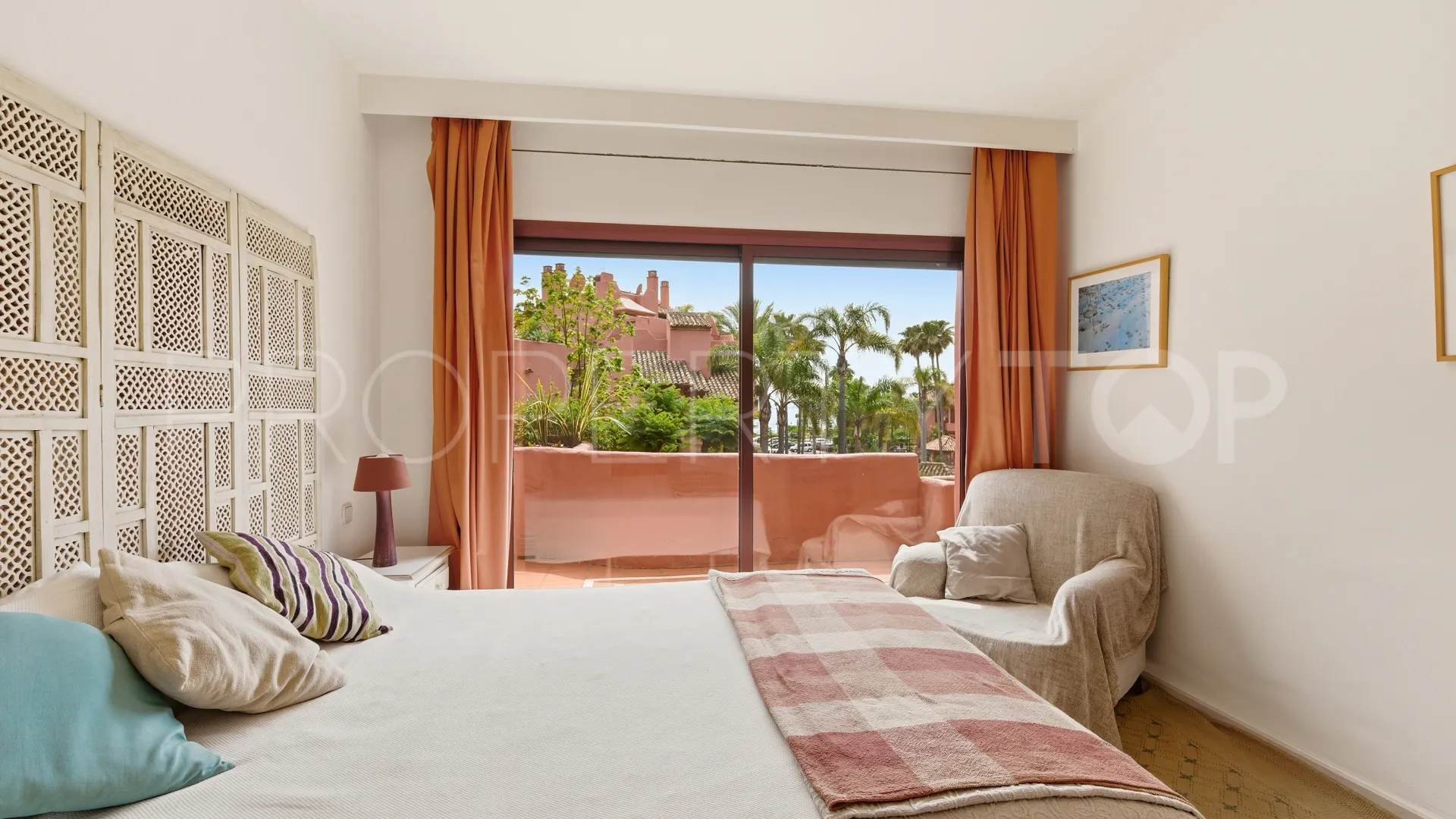 Atico duplex con 3 dormitorios a la venta en Menara Beach