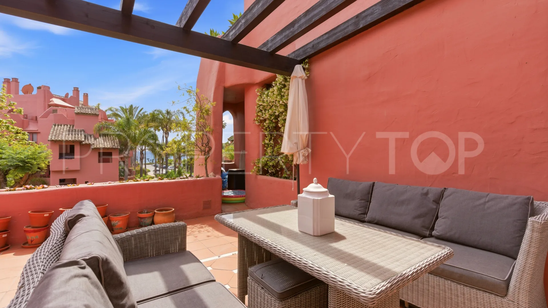 Atico duplex con 3 dormitorios a la venta en Menara Beach