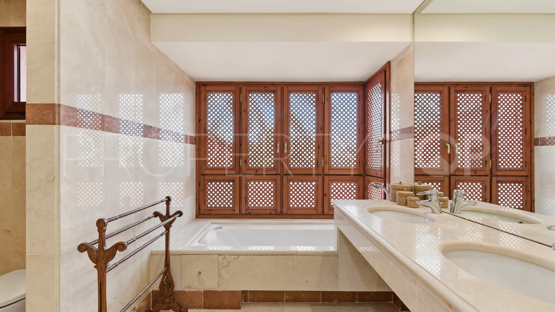 Atico duplex con 3 dormitorios a la venta en Menara Beach