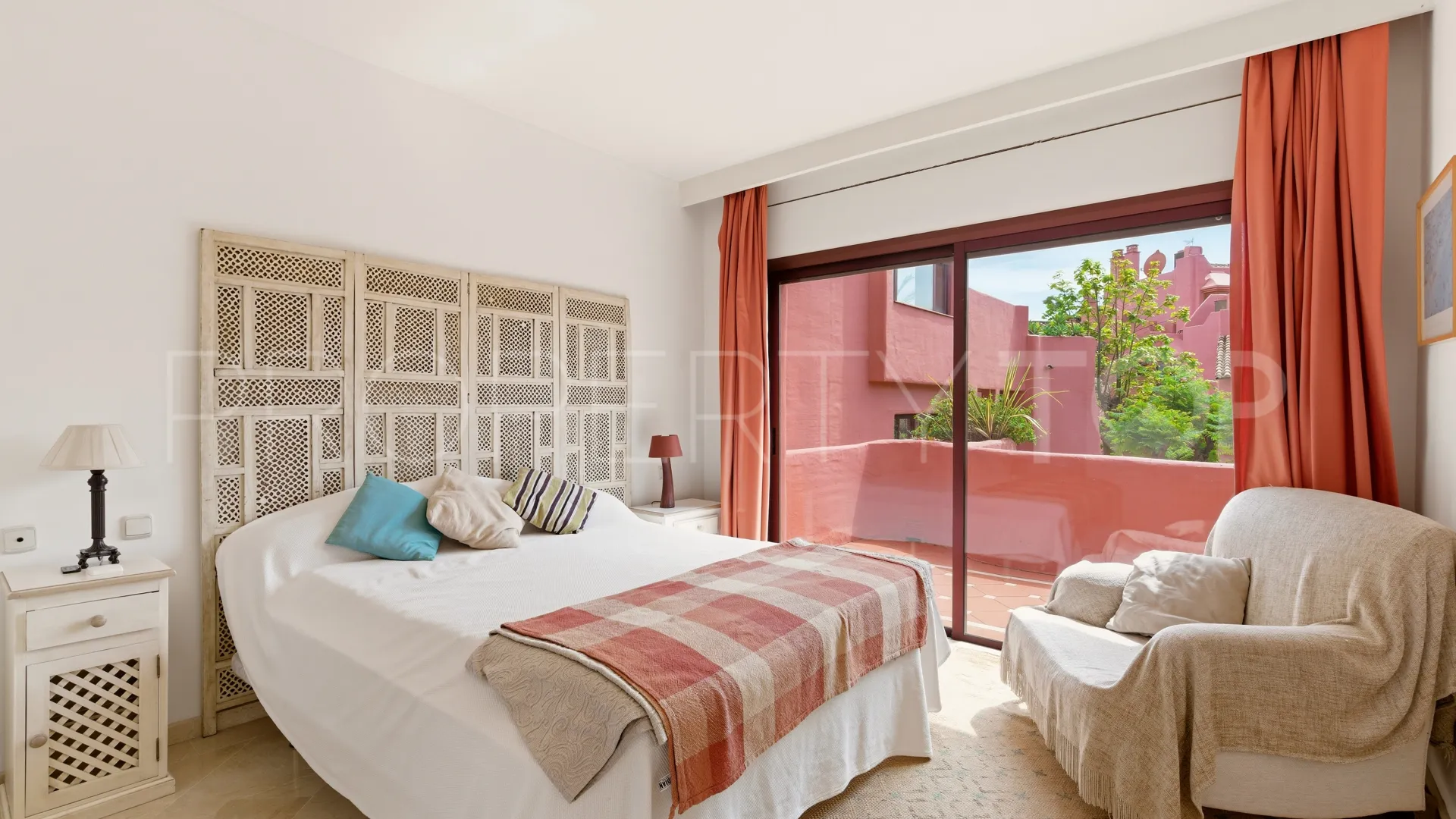 Atico duplex con 3 dormitorios a la venta en Menara Beach