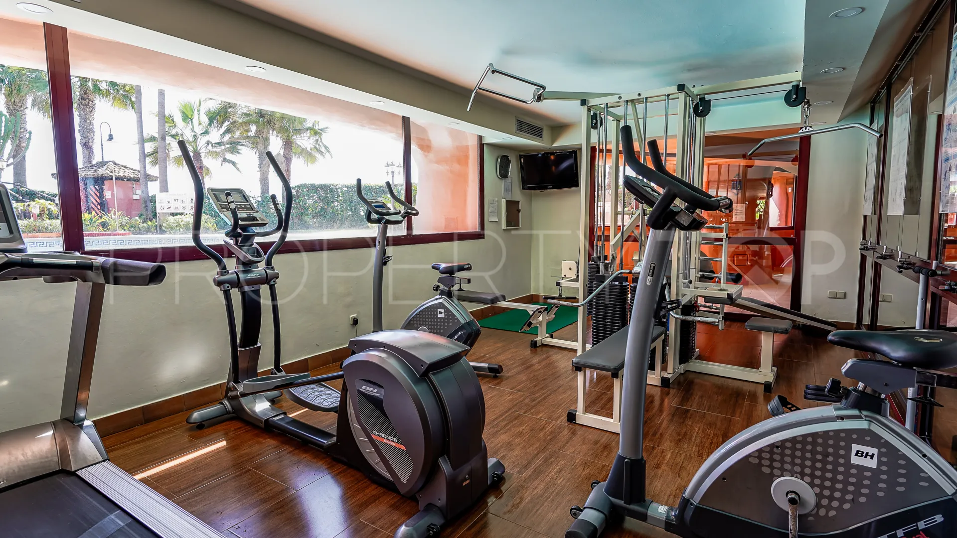 Atico duplex con 3 dormitorios a la venta en Menara Beach