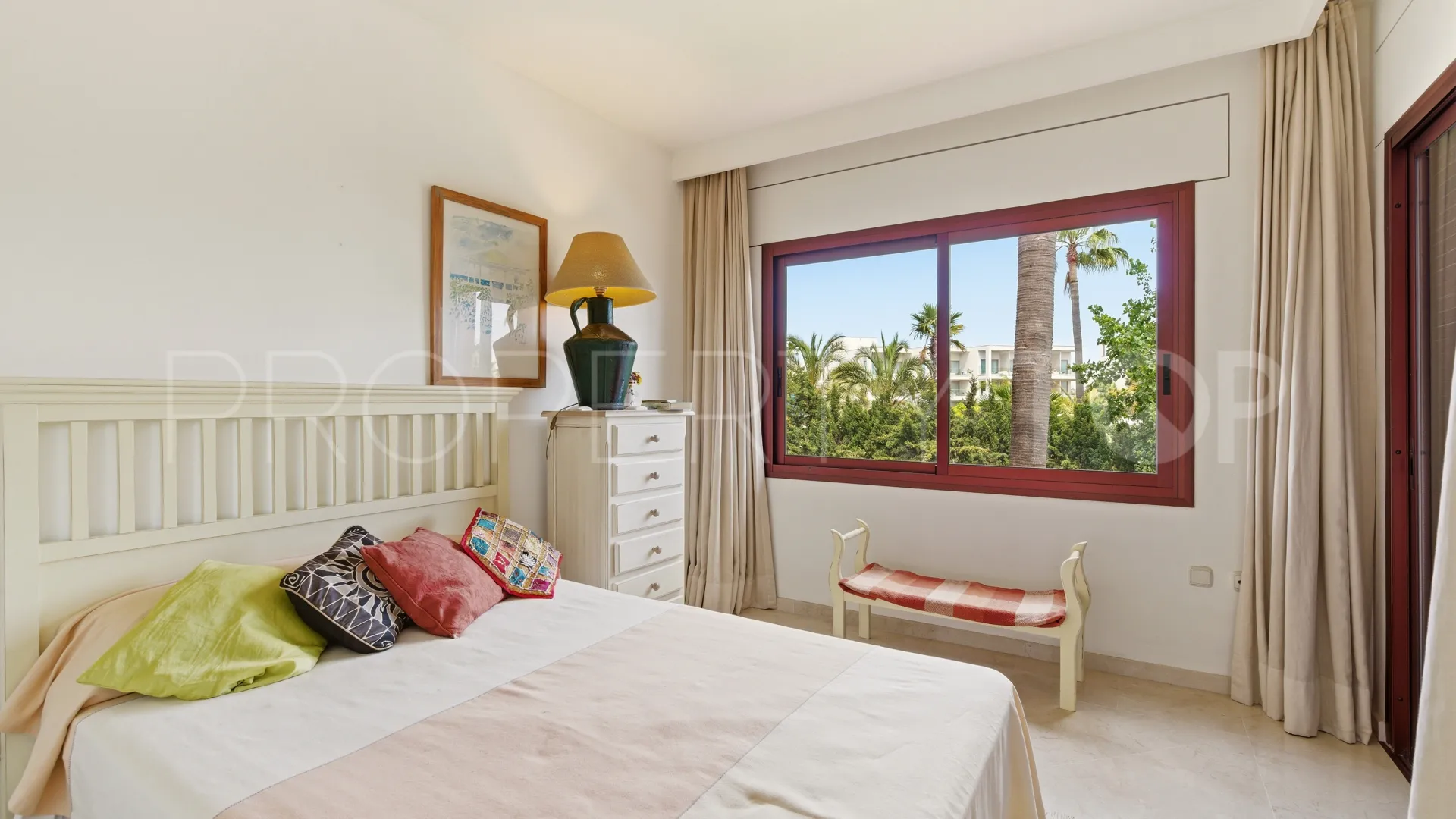 Atico duplex con 3 dormitorios a la venta en Menara Beach