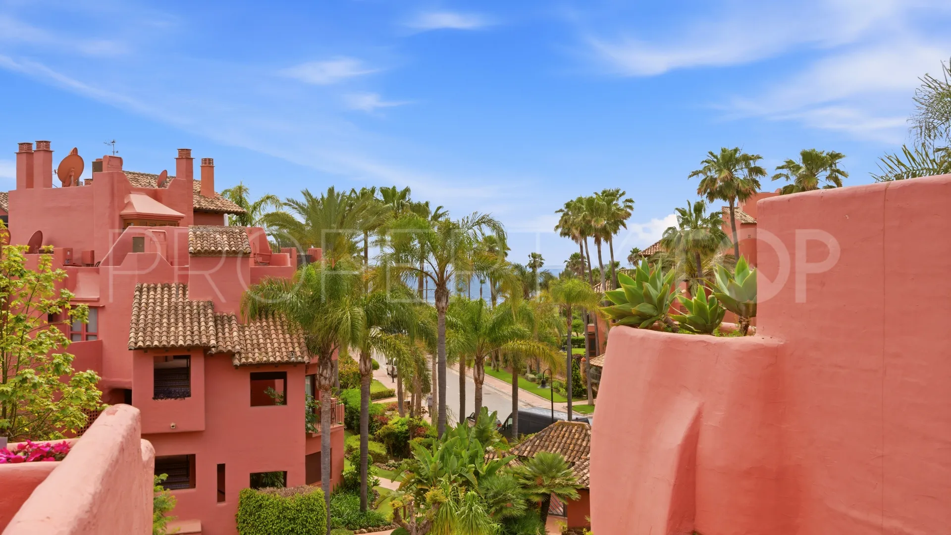 Atico duplex con 3 dormitorios a la venta en Menara Beach