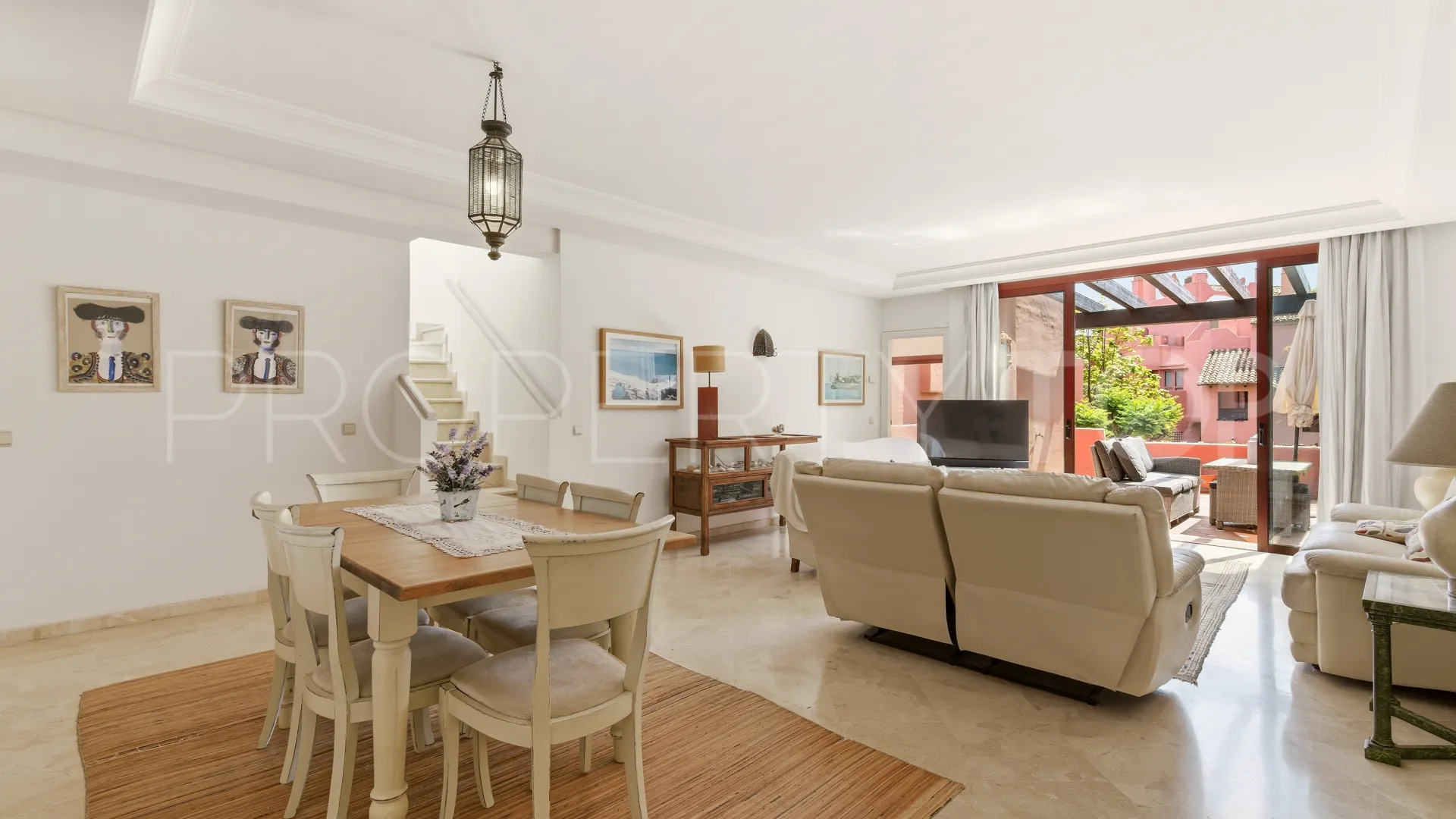 Atico duplex con 3 dormitorios a la venta en Menara Beach