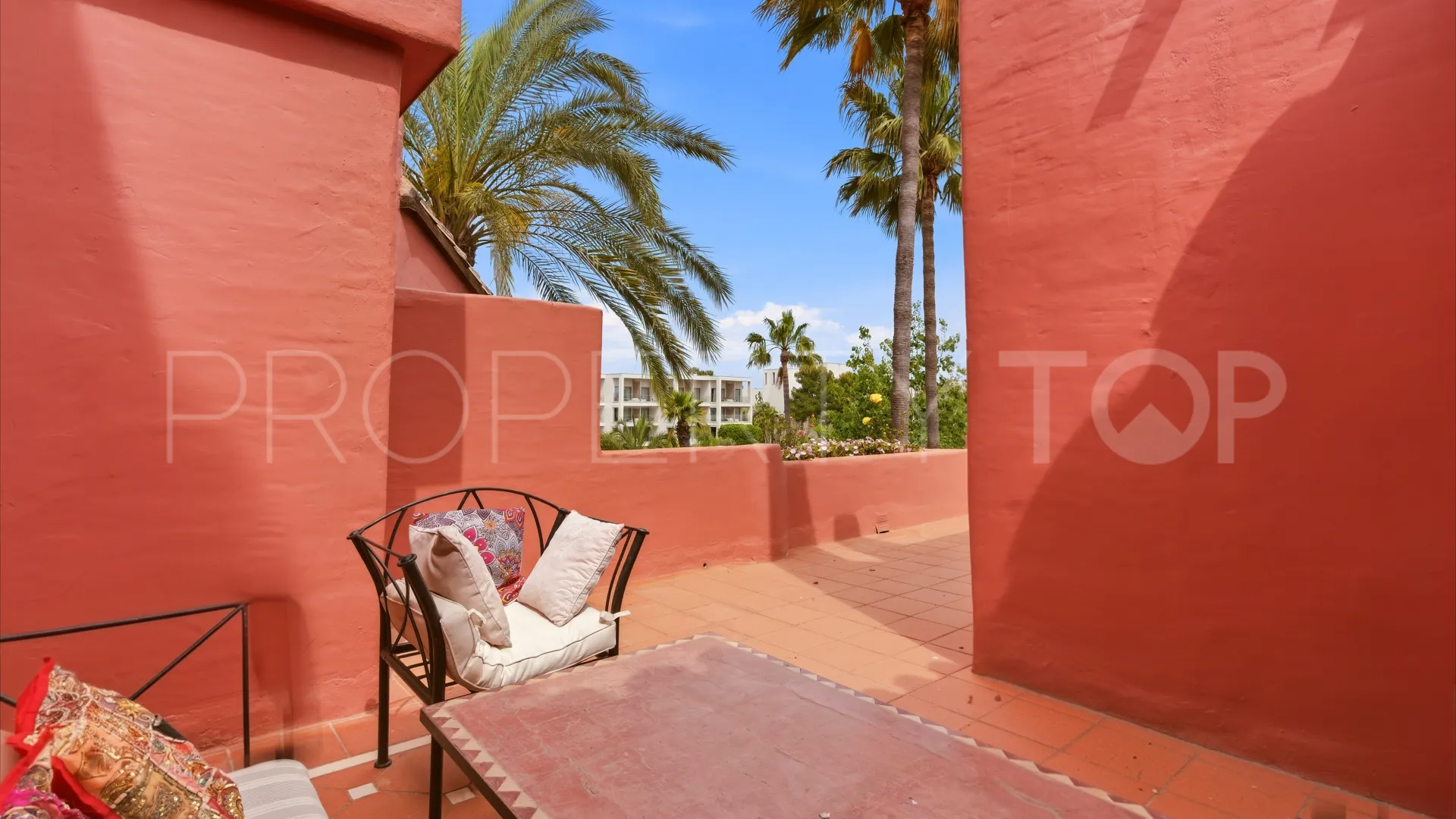 Atico duplex con 3 dormitorios a la venta en Menara Beach