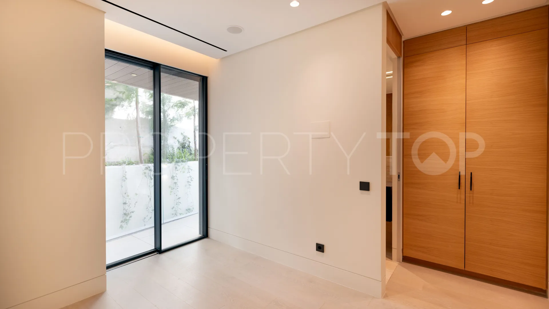 Estepona Puerto, apartamento en venta